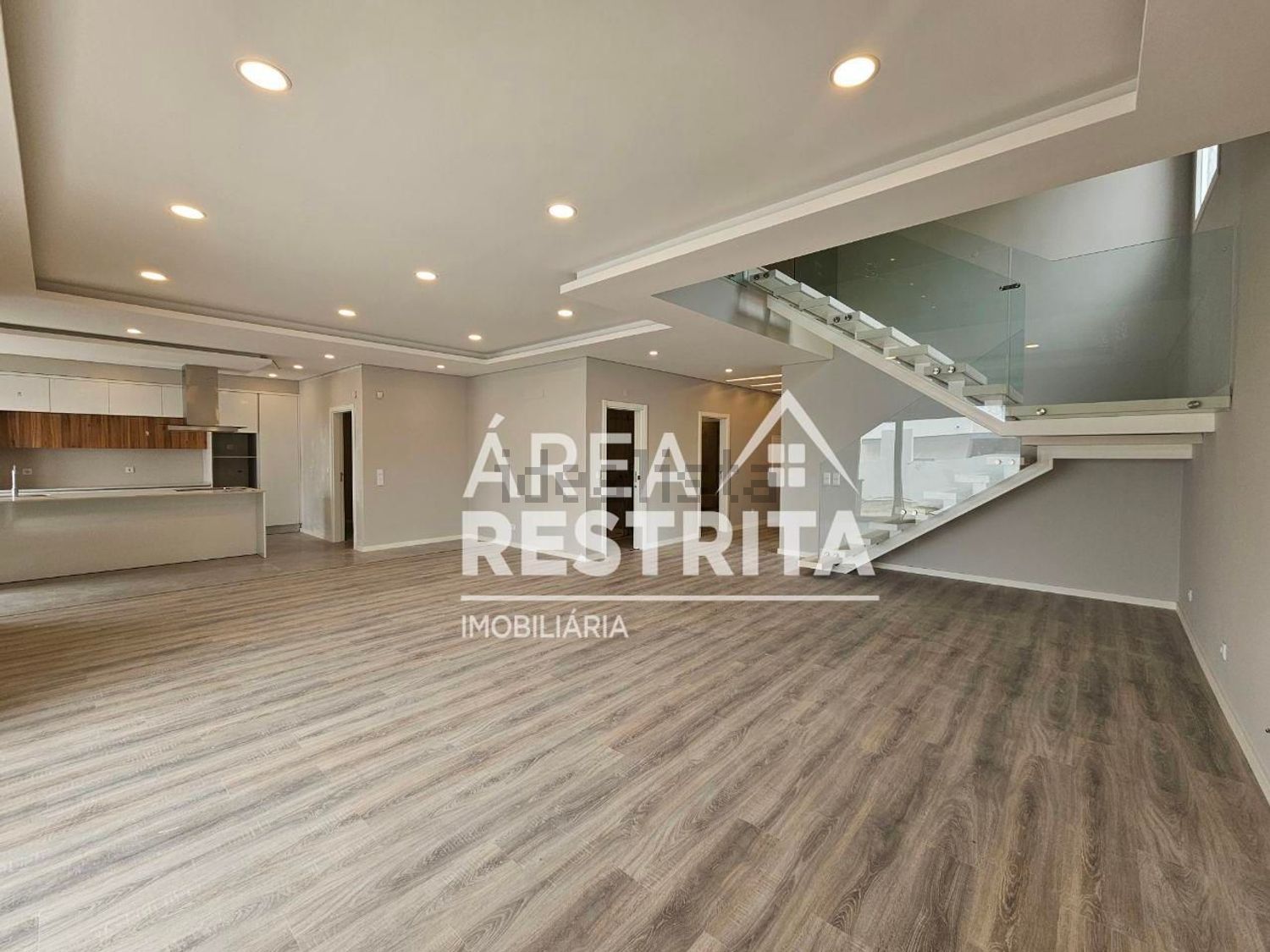 小楼房或独栋别墅出售在Vale de Choupos - Choilo - Galeotas - 客厅