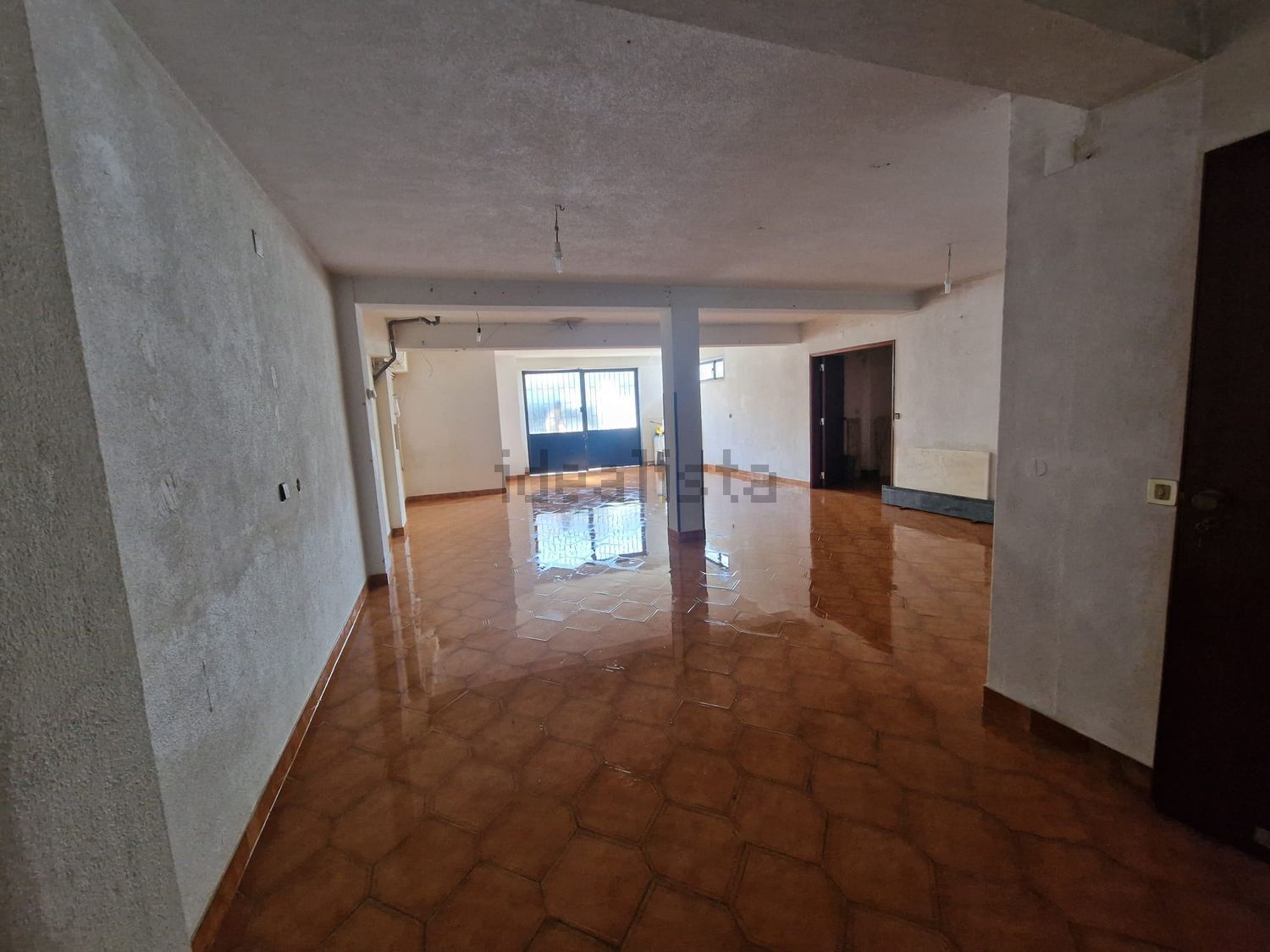 双拼别墅出售在Rua Fernando Namora, 6 - 停车位