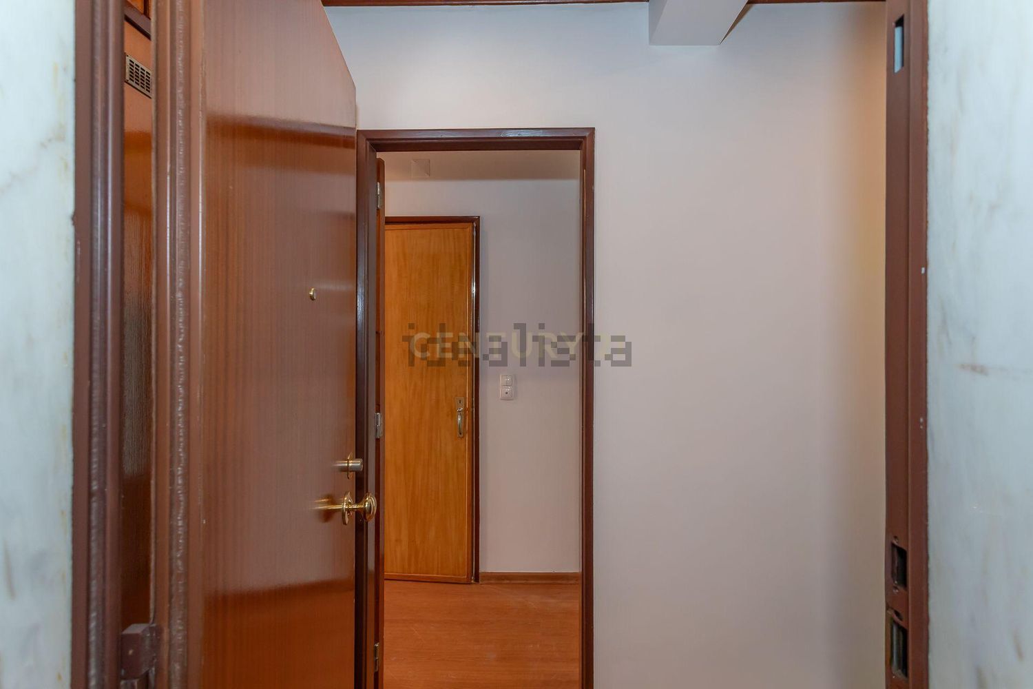 公寓 t3出售在Rua Capitão Tenente Oliveira e Carmo, 143 - 过道