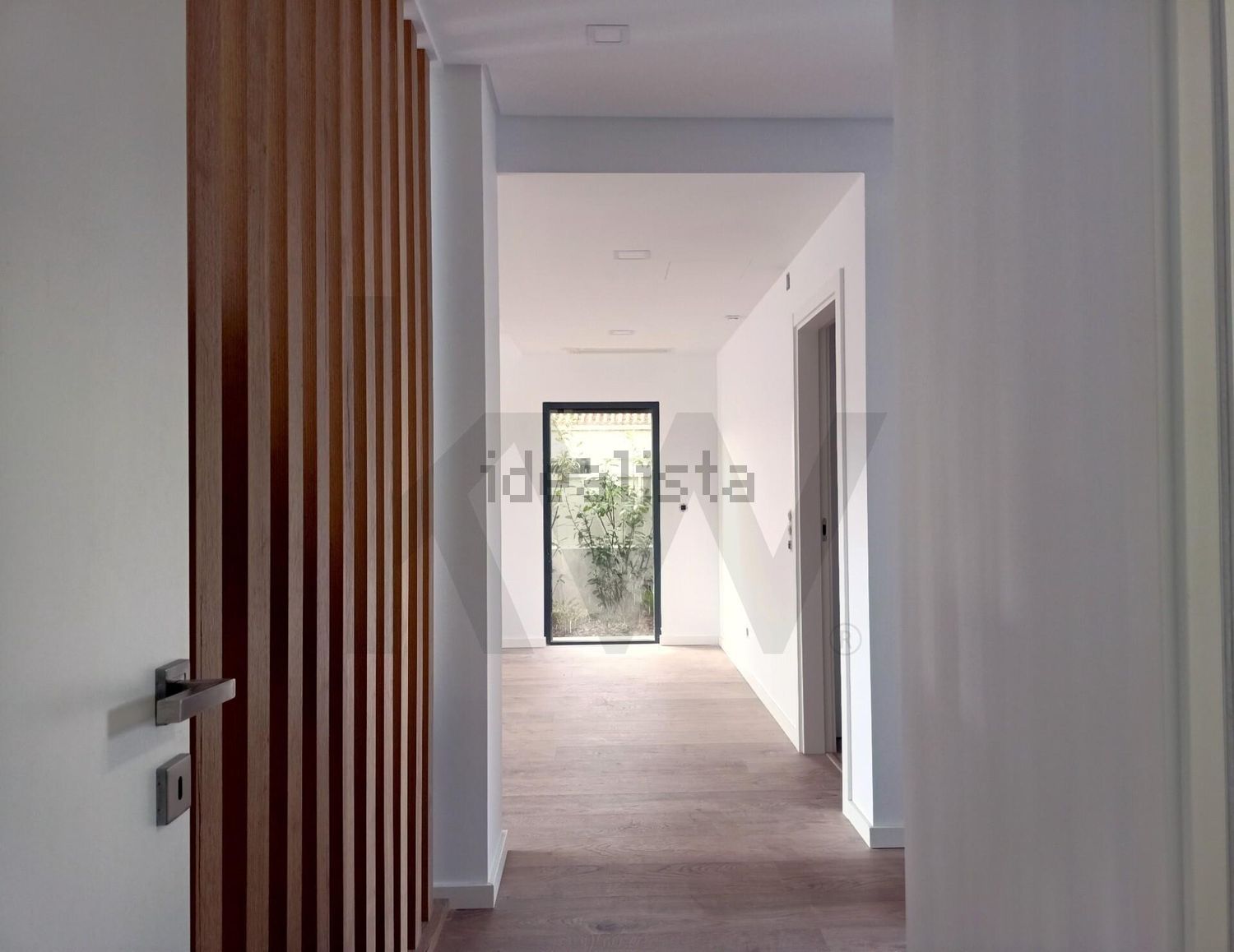 双拼别墅出售在Rua Marechal Craveiro Lopes s/n - 过道