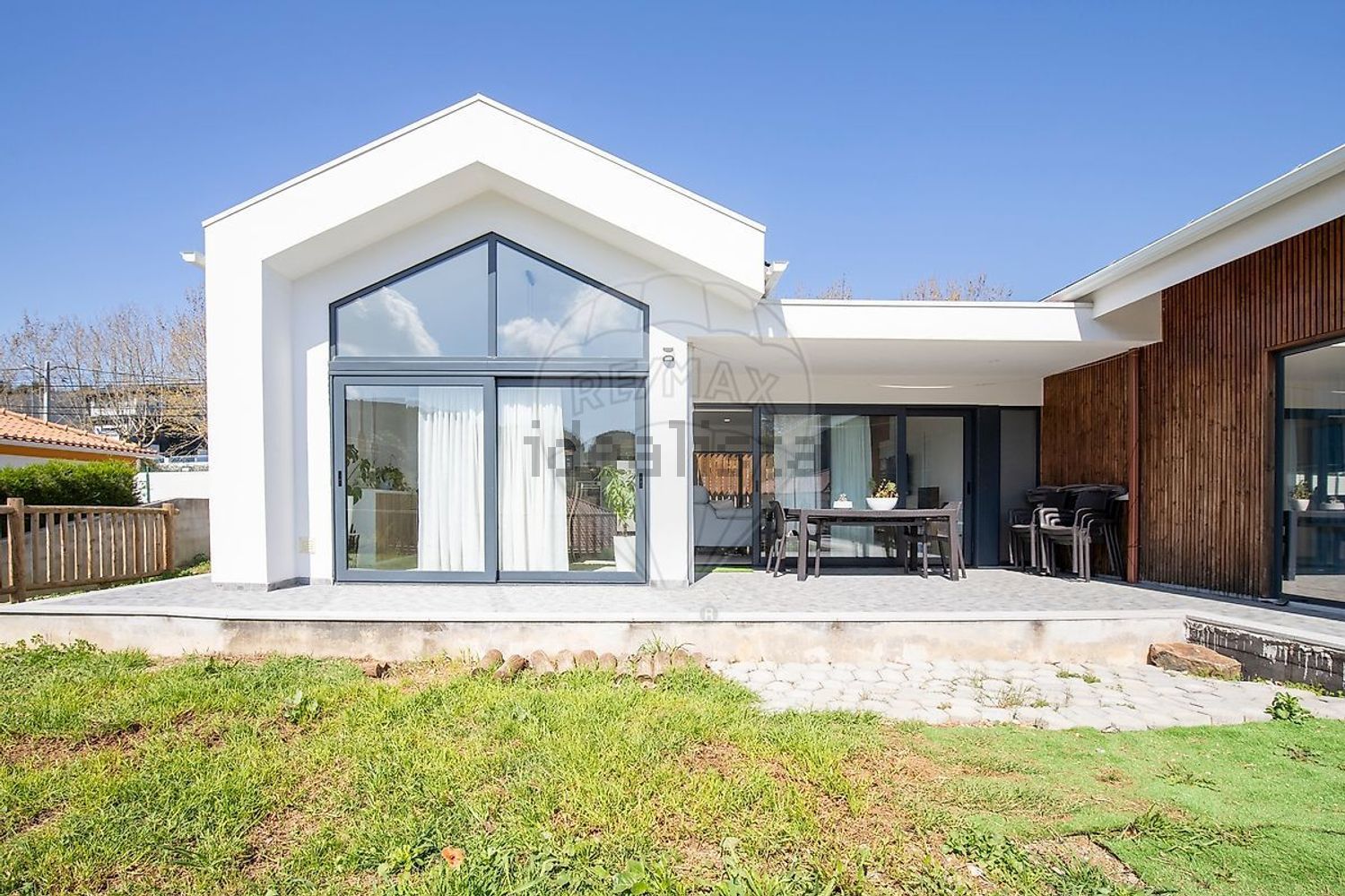 小楼房或独栋别墅出售在Praceta Da Lapa - 外立面