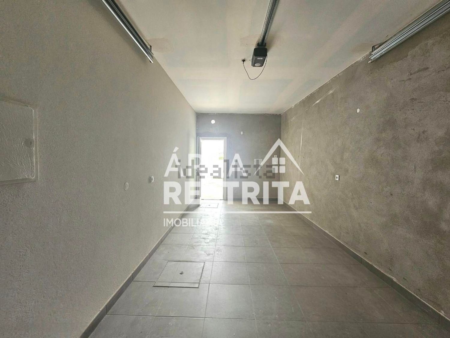 小楼房或独栋别墅出售在Vale de Choupos - Choilo - Galeotas - 停车位