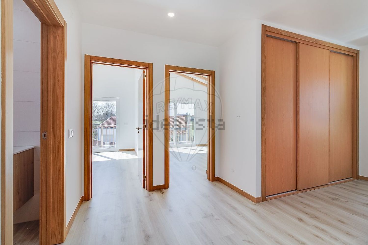 小楼房或独栋别墅出售在Rua da Cabine - 过道