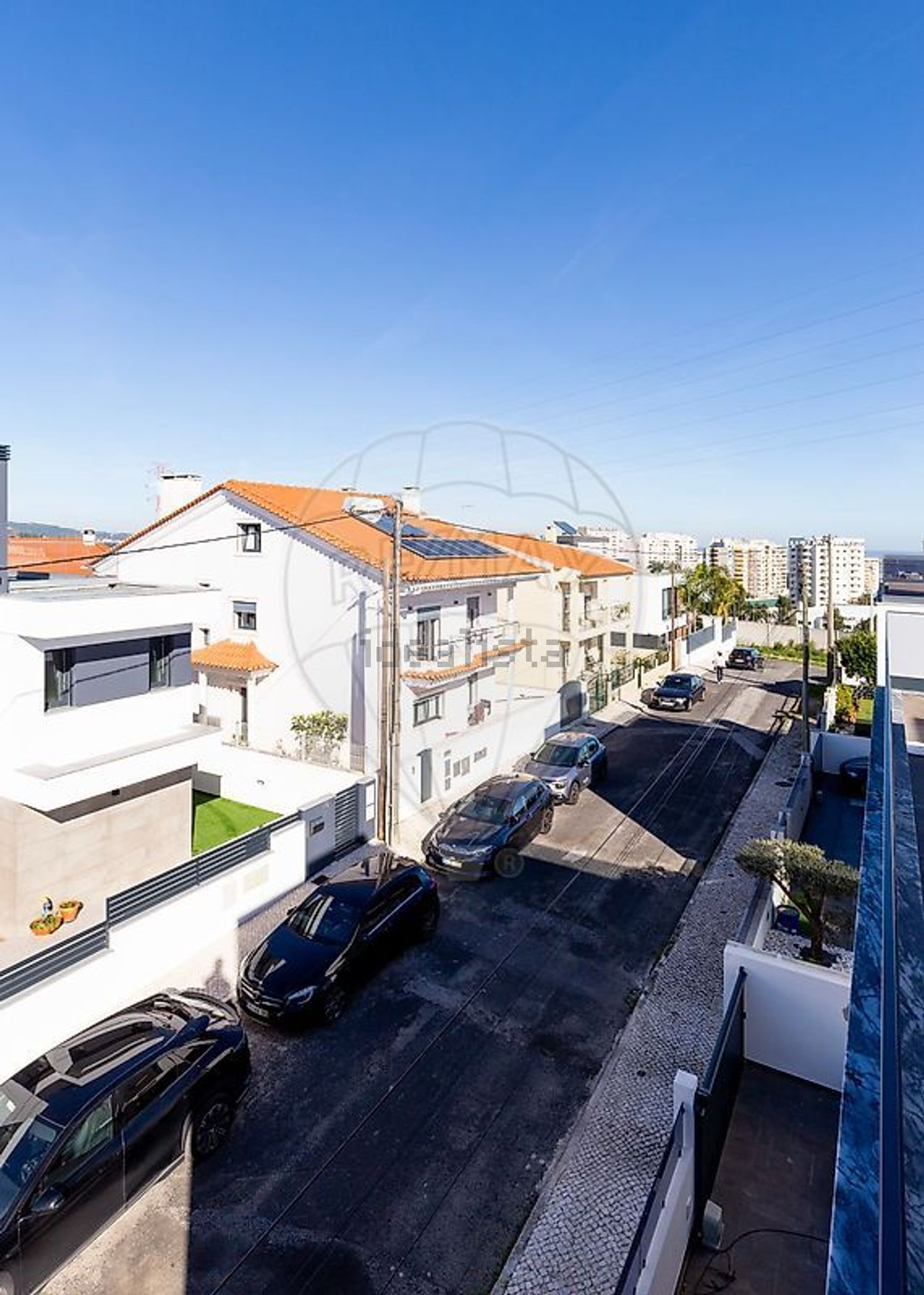 小楼房或独栋别墅出售在Rua e - 照片