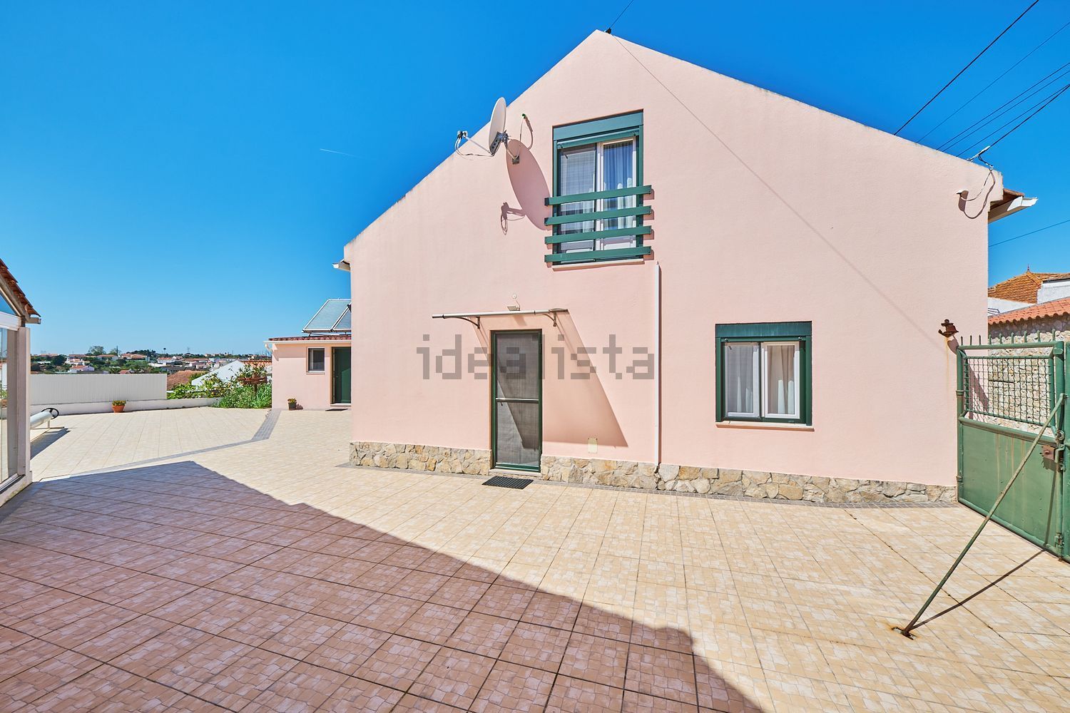 小楼房或独栋别墅出售在Rua da Bica - 外立面