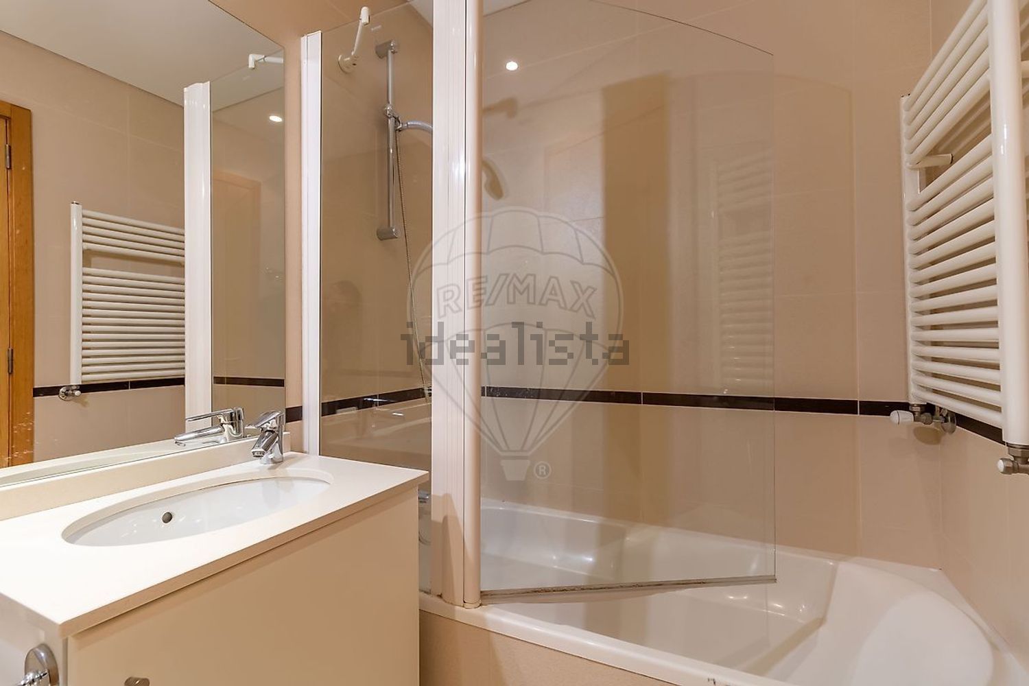 公寓 t2出售在Rua Doutor António Patrício Gouveia - 卫生间