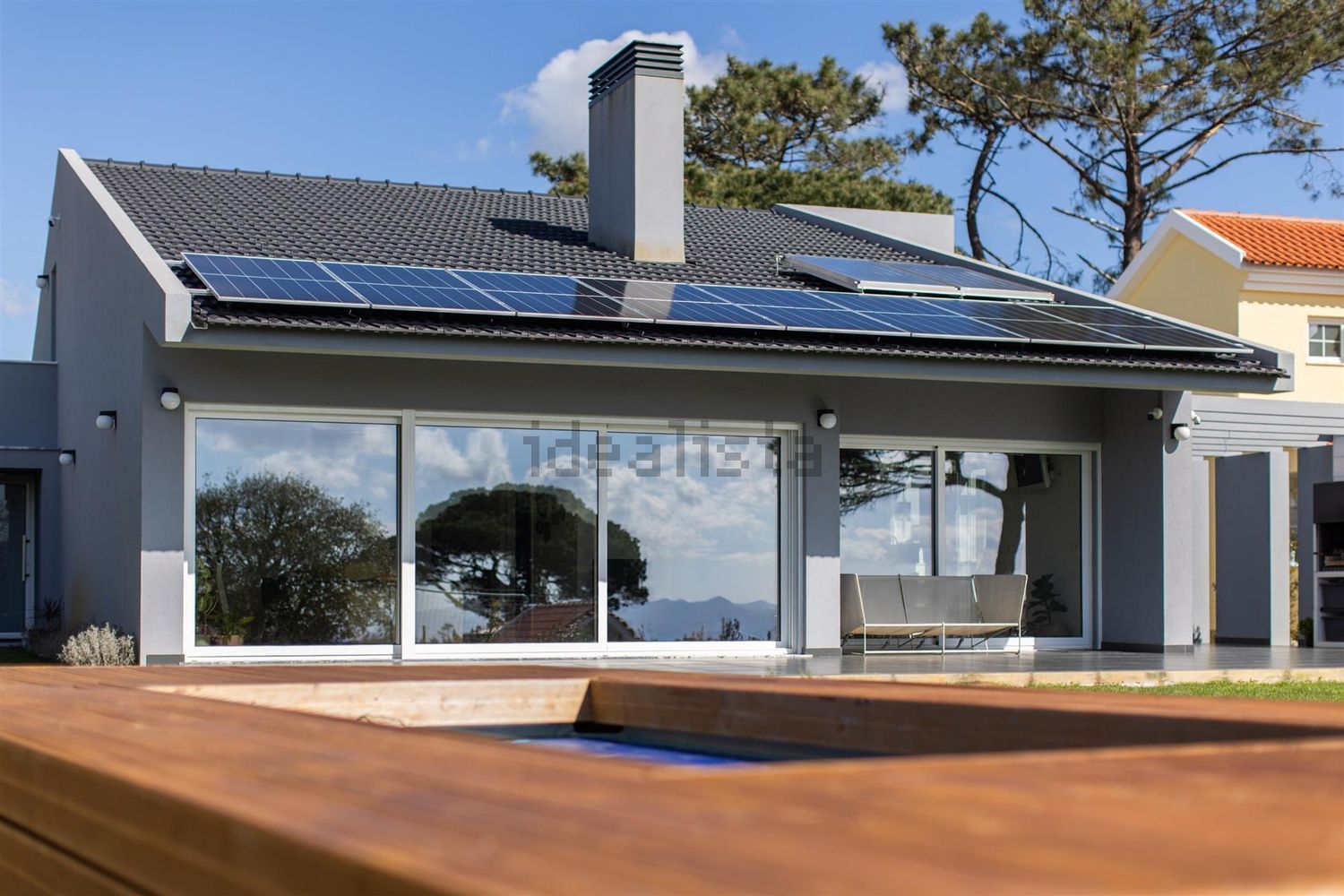 小楼房或独栋别墅出售Em539 - 外立面