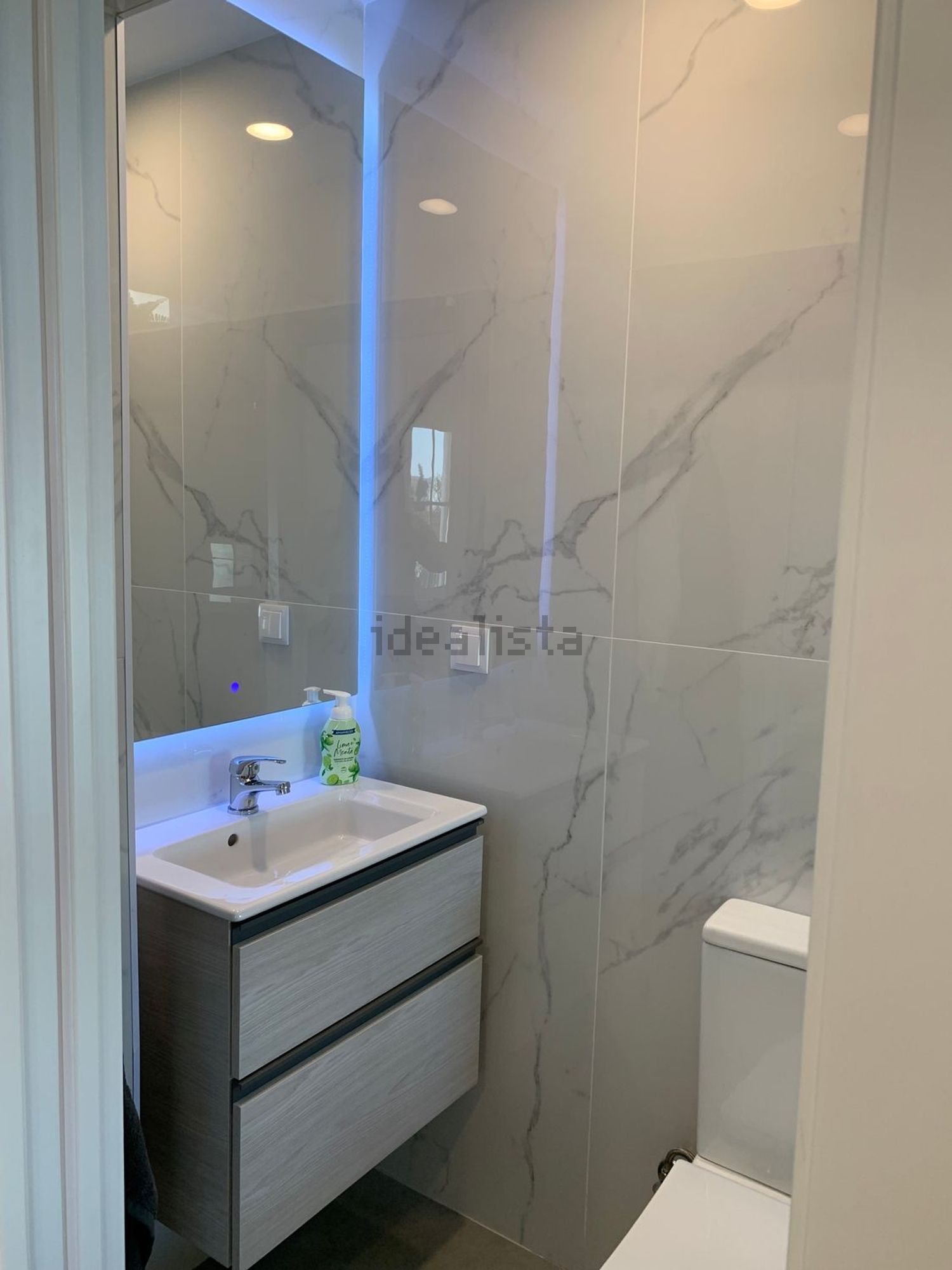 出租房间在Rua Sargento Armando Monteiro Ferreira, 17 - 卫生间