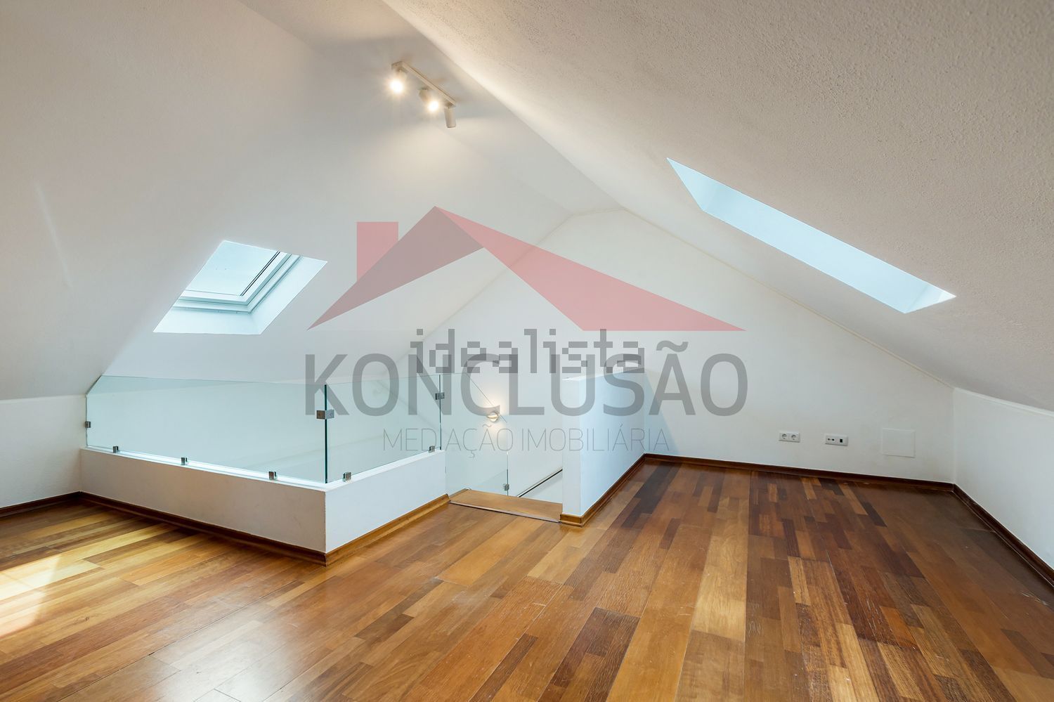 出租复式公寓在Bairro dos Mojões - 卧室