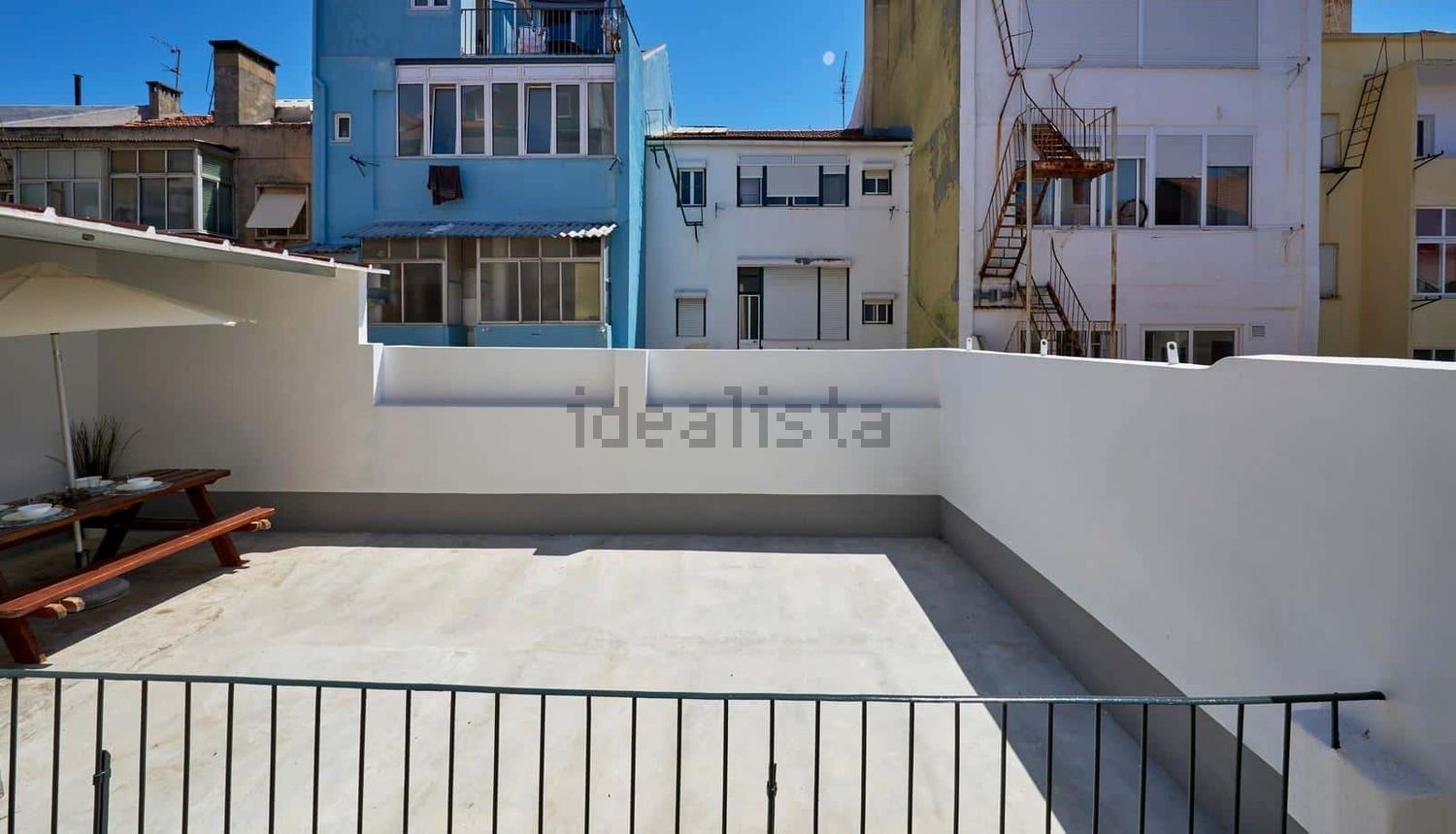 出租房间在Rua Barão de Sabrosa s/n - 阳台