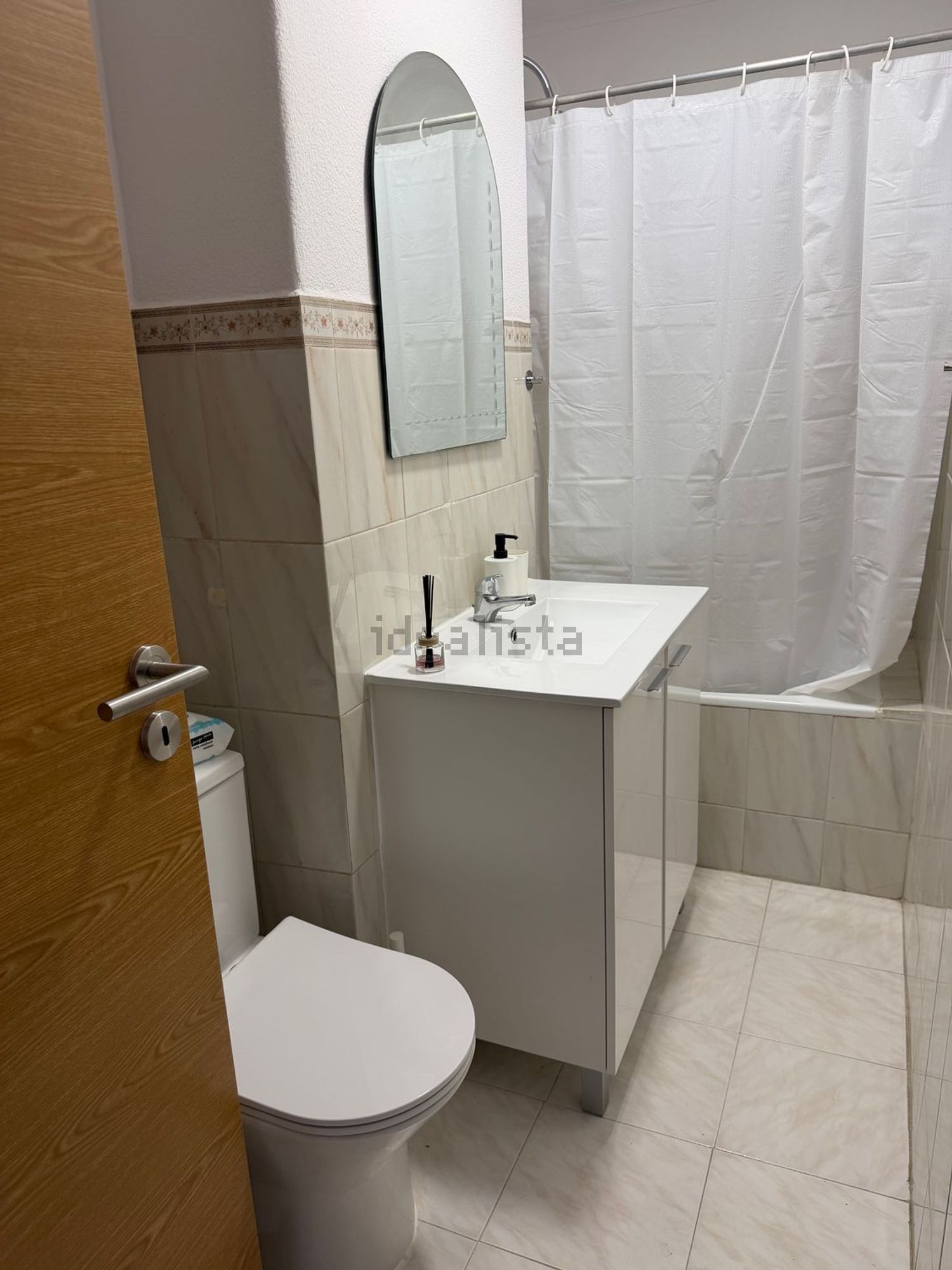 出租房间在Praça de Chinde, 8 - 卫生间