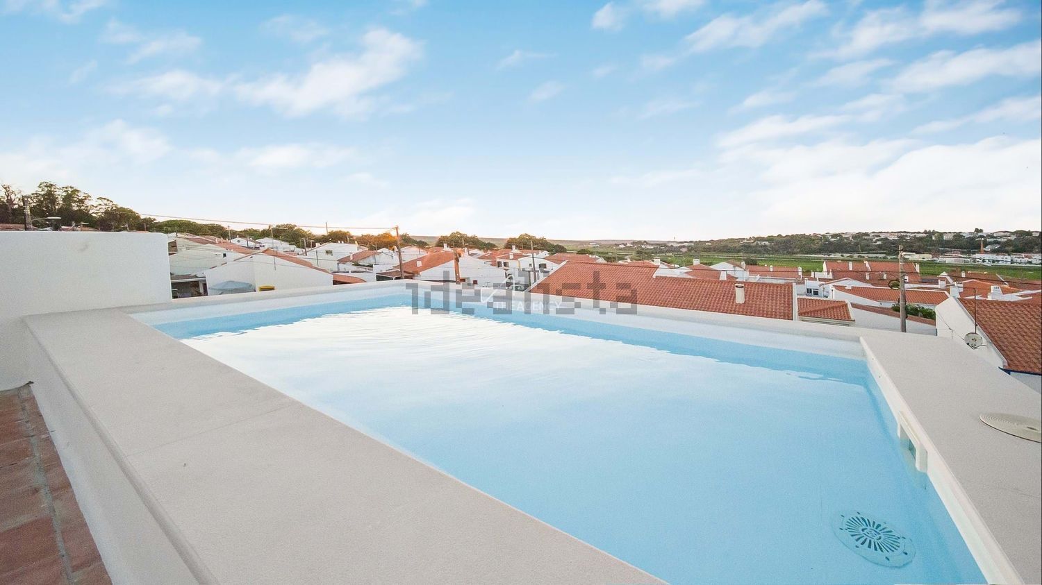 双拼别墅出售在Rua 1º de Maio - 游泳池