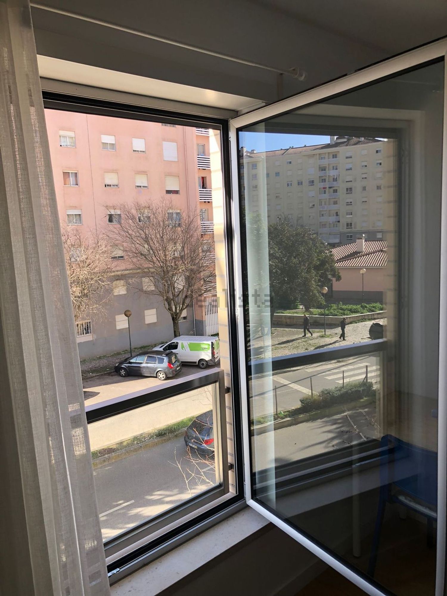 出租房间在Avenida David Mourão-Ferreira, 22 - 照片