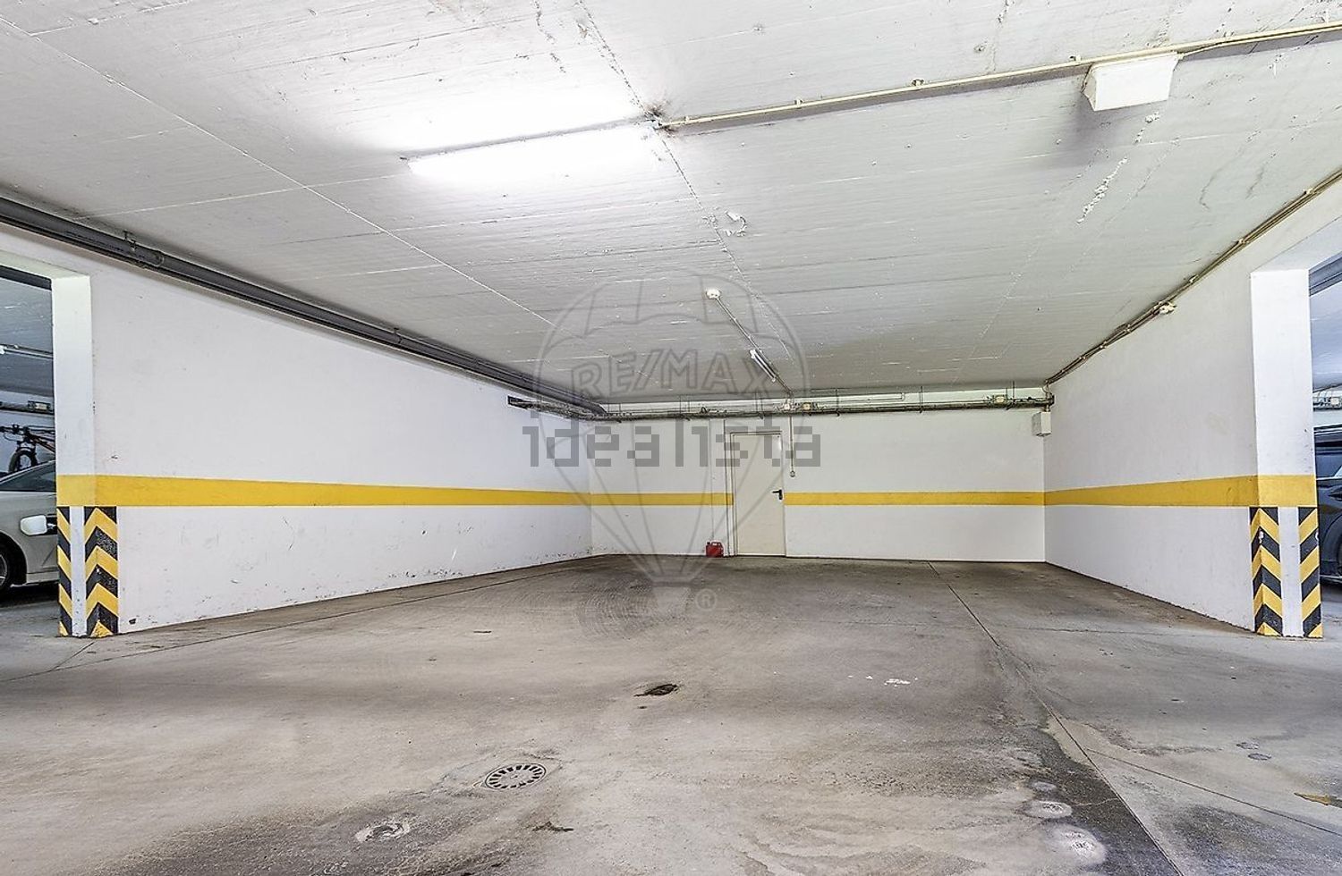 小楼房或独栋别墅出售在Rua dos Girassóis - 停车位