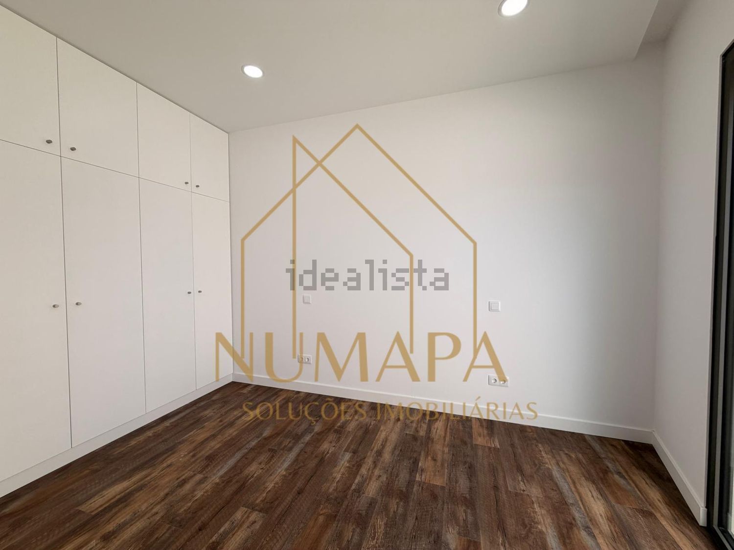 小楼房或独栋别墅出售在Rua Mário Sá - 居住