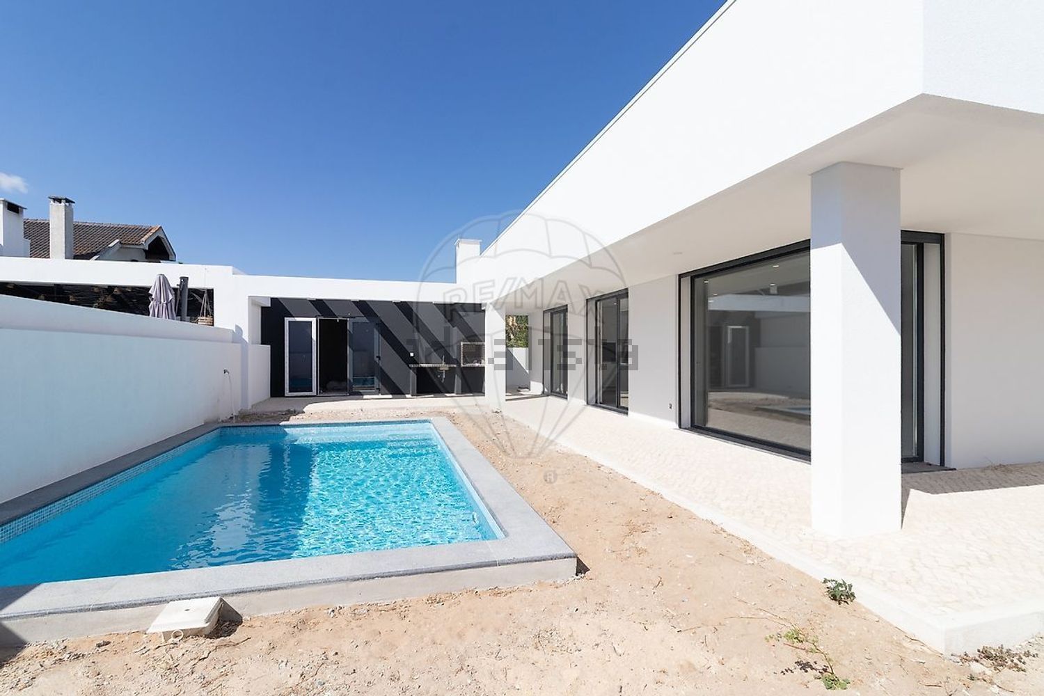 小楼房或独栋别墅出售在Rua Aquilino Ribeiro - 游泳池