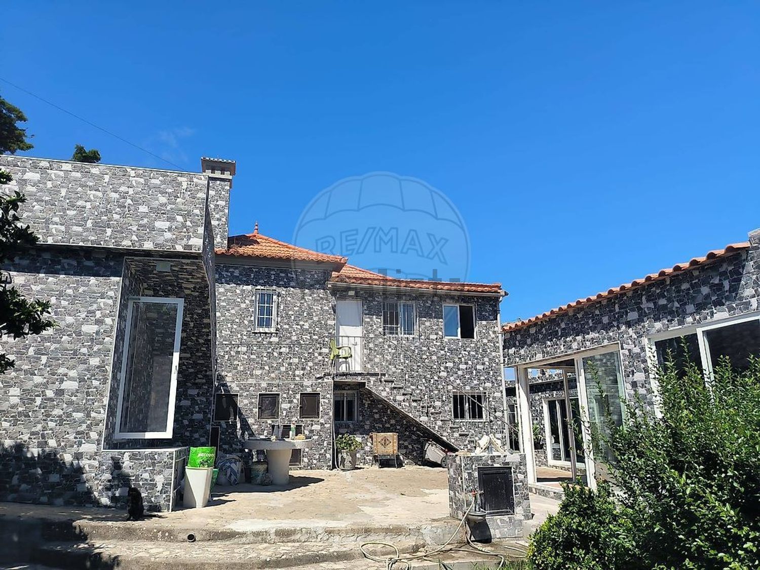 小楼房或独栋别墅出售在Rua da Mata de Palhacana - 外立面