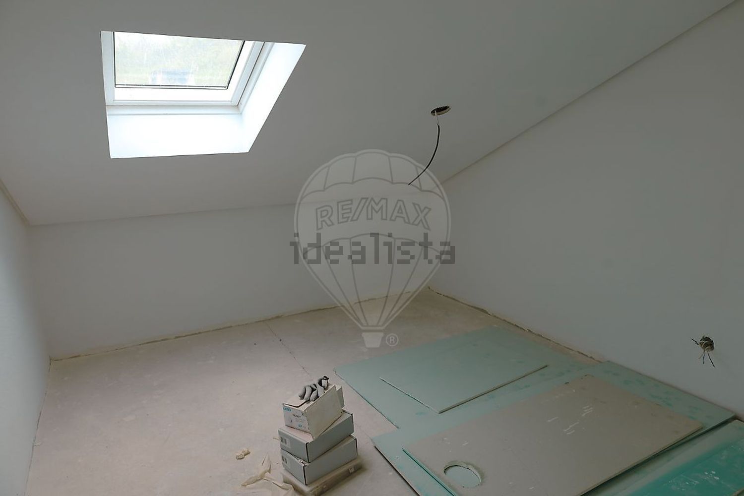 小楼房或独栋别墅出售在Dois Portos e Runa - 照片