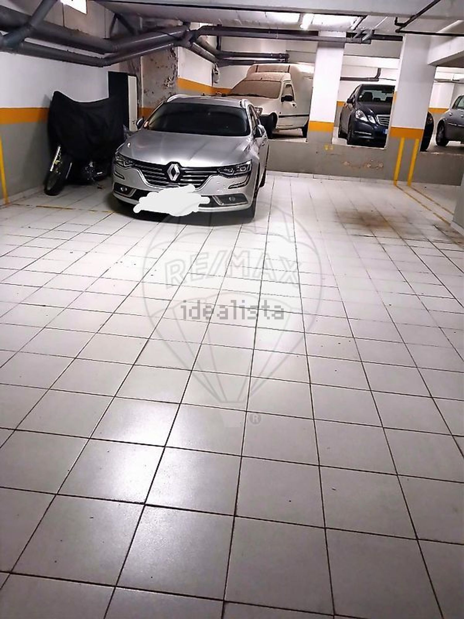 公寓 t4出售在Rua Almeida Garrett - 停车位