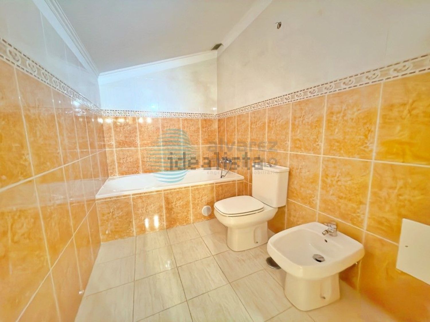 小楼房或独栋别墅出售在Rua 1° de Maio, 3 - 卫生间