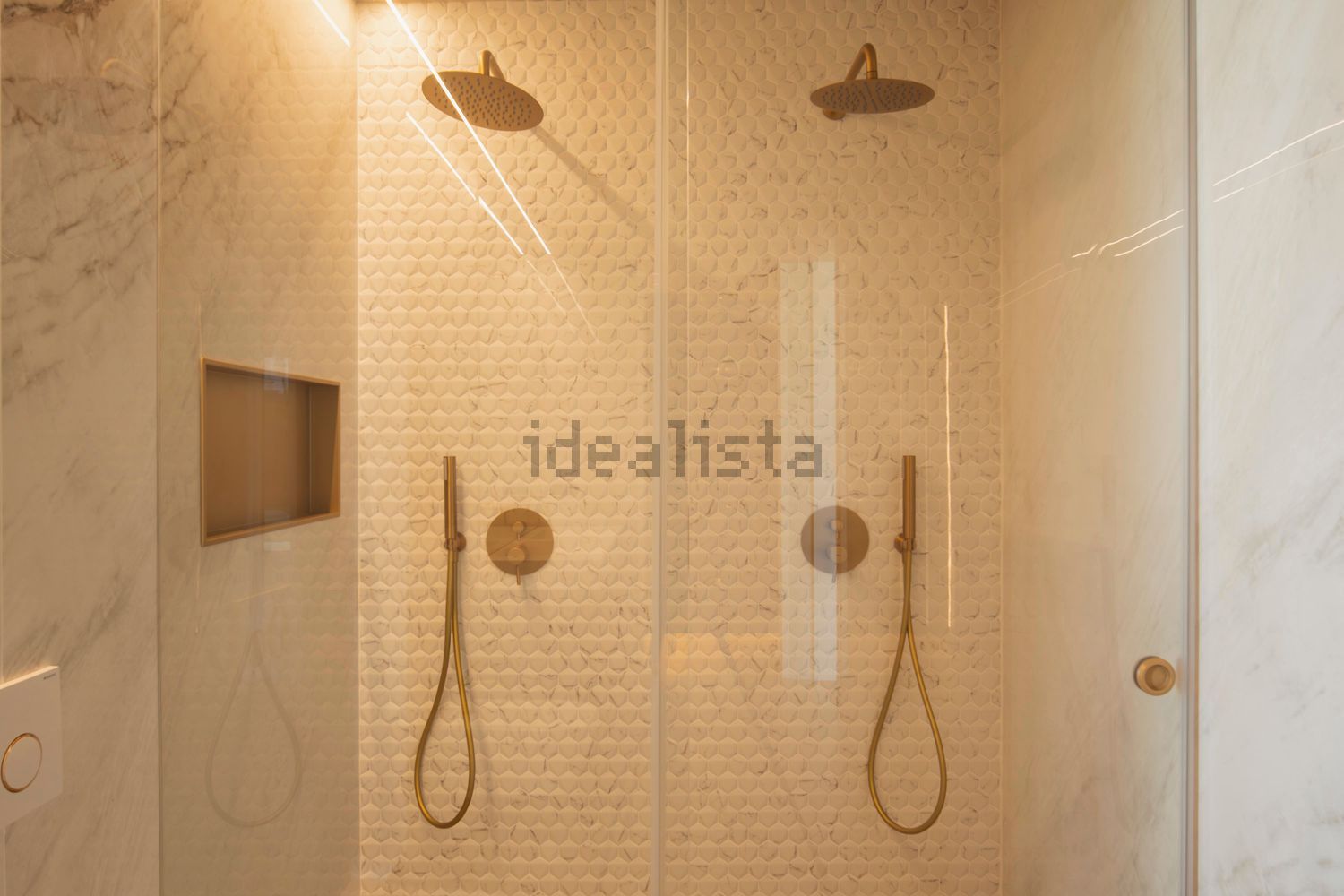 小楼房或独栋别墅出售在Avenida do Mar - 卫生间