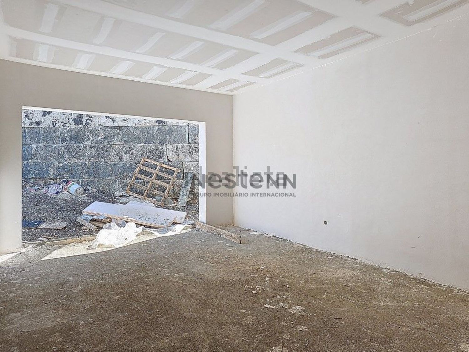 小楼房或独栋别墅出售在Lamas e Cercal - 停车位