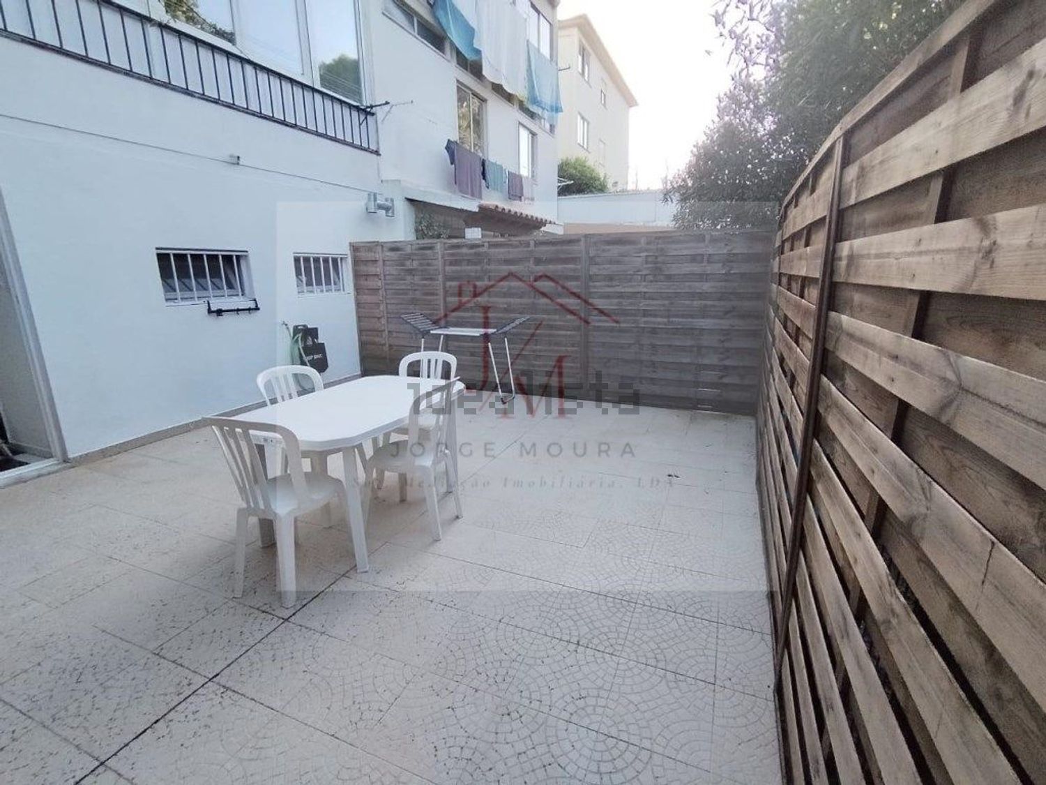 出租t0（单人公寓）在Tires - 阳台