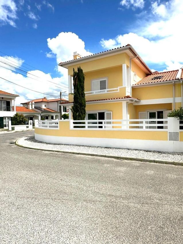 联排别墅出售在Rua Aquilino Ribeiro, 34