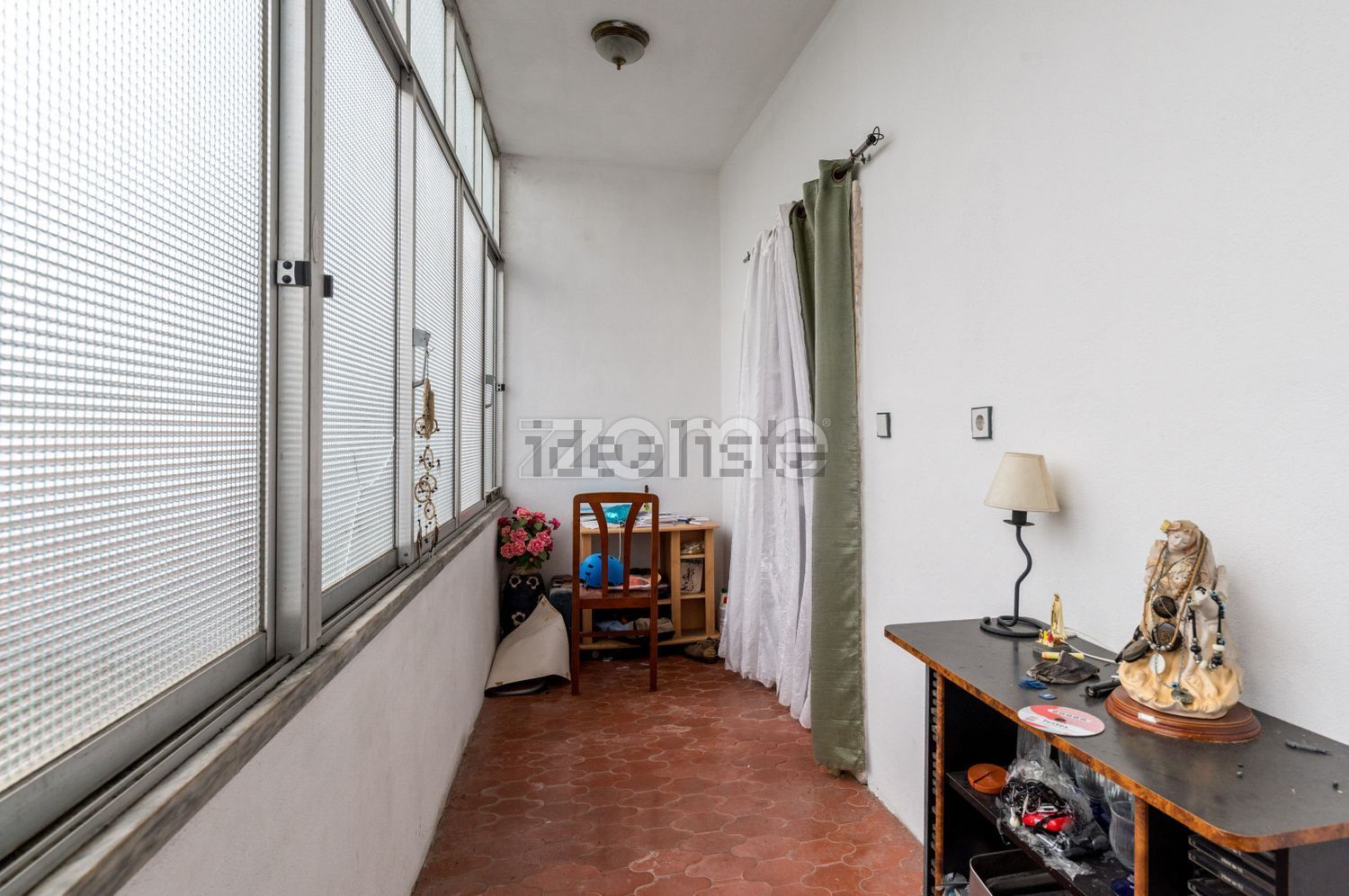 小楼房或独栋别墅出售在Rua da Liberdade, 102 - 门廊