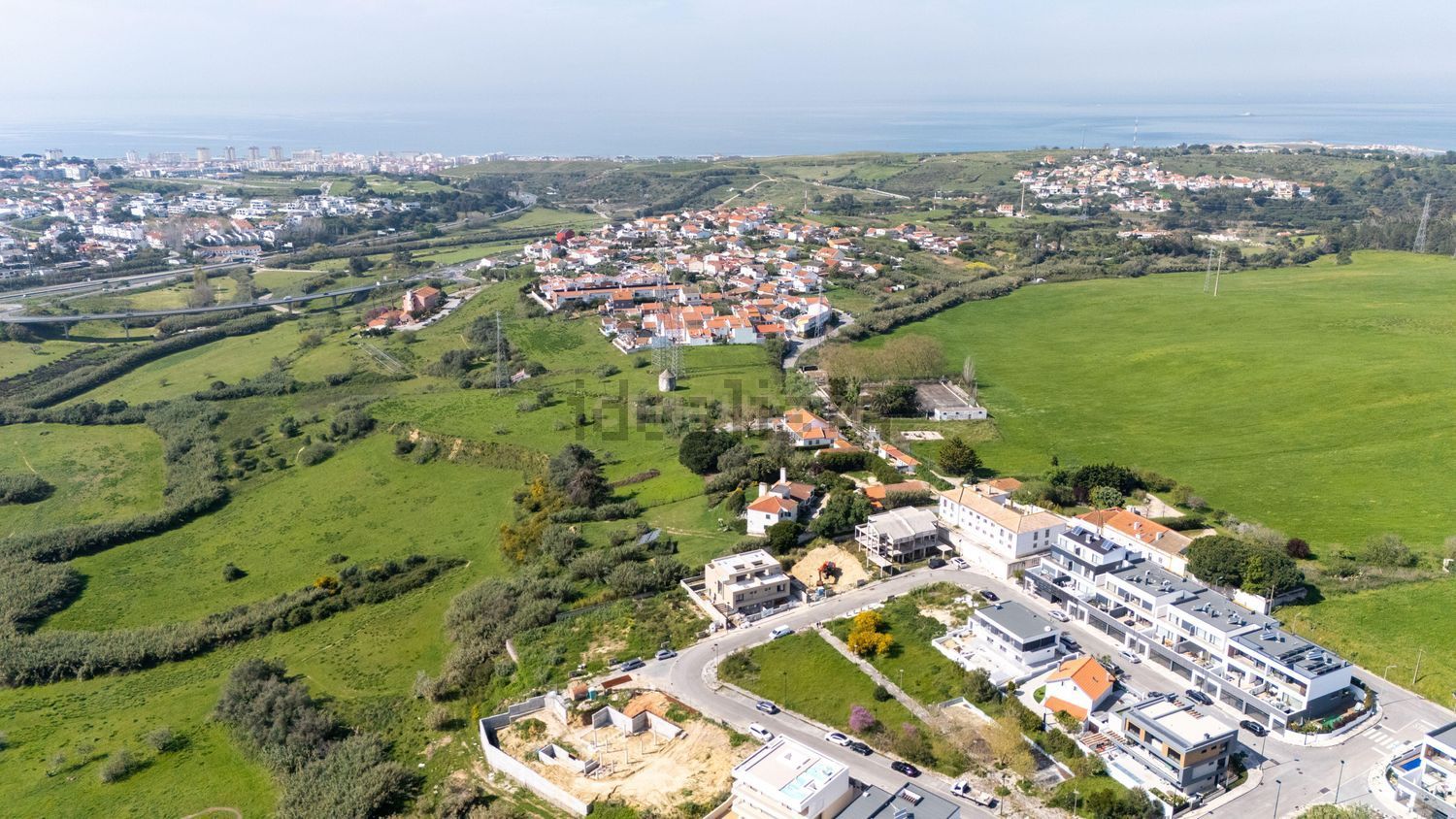 小楼房或独栋别墅出售在Rua Capitão Salgueiro Maia - 视线