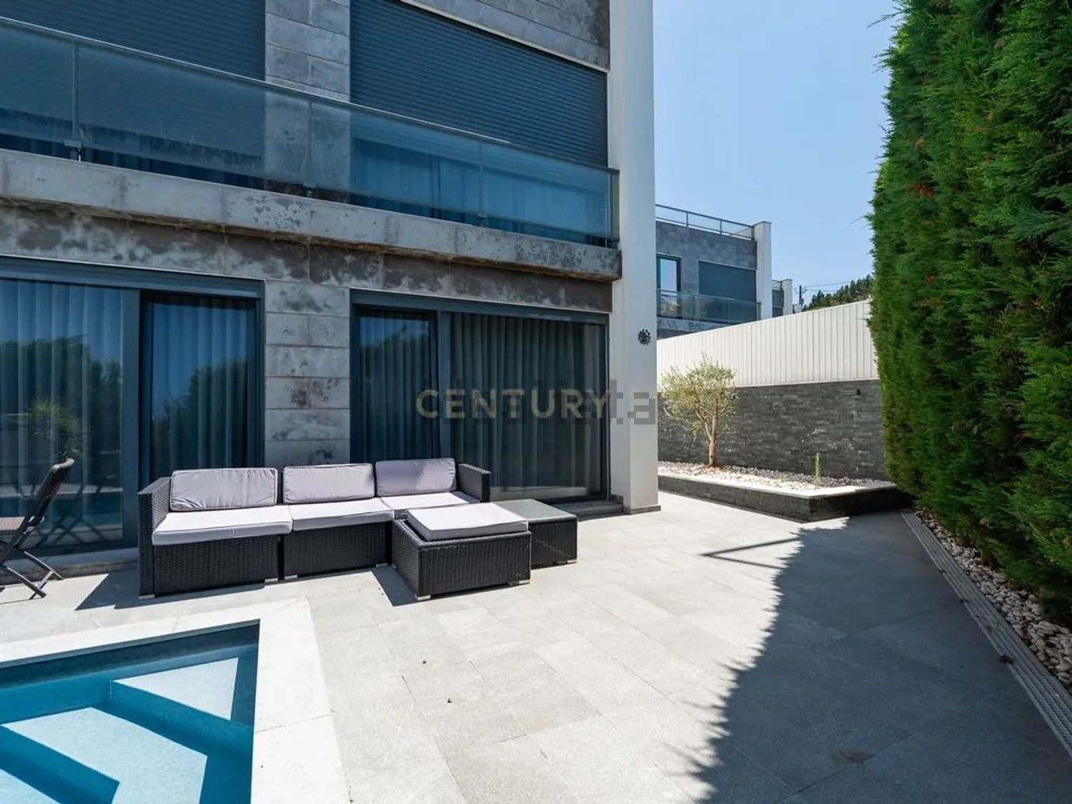 小楼房或独栋别墅出售在Rua dos Calços - 游泳池