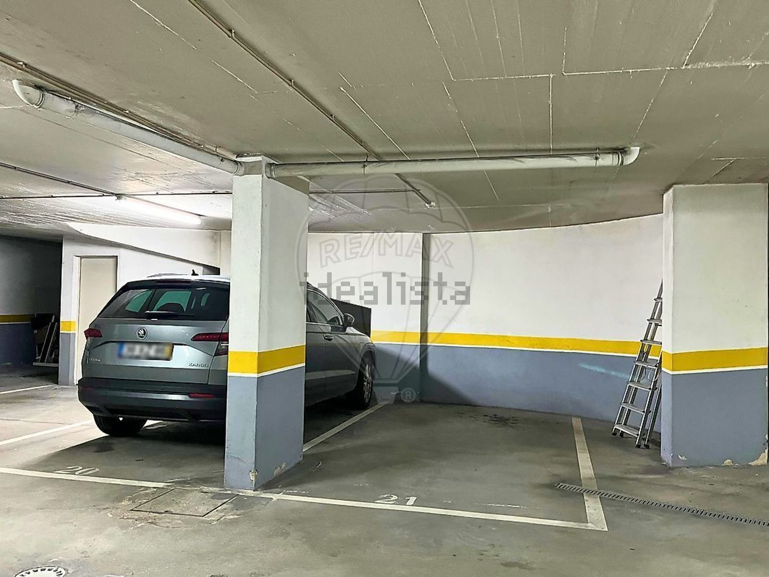 公寓 t3出售在Rua Domingos Rebelo - 停车位