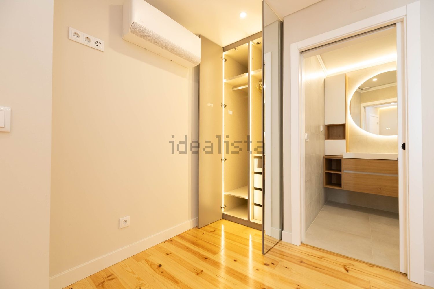 双拼别墅出售在Avenida Doutor Leão de Oliveira - 试衣间