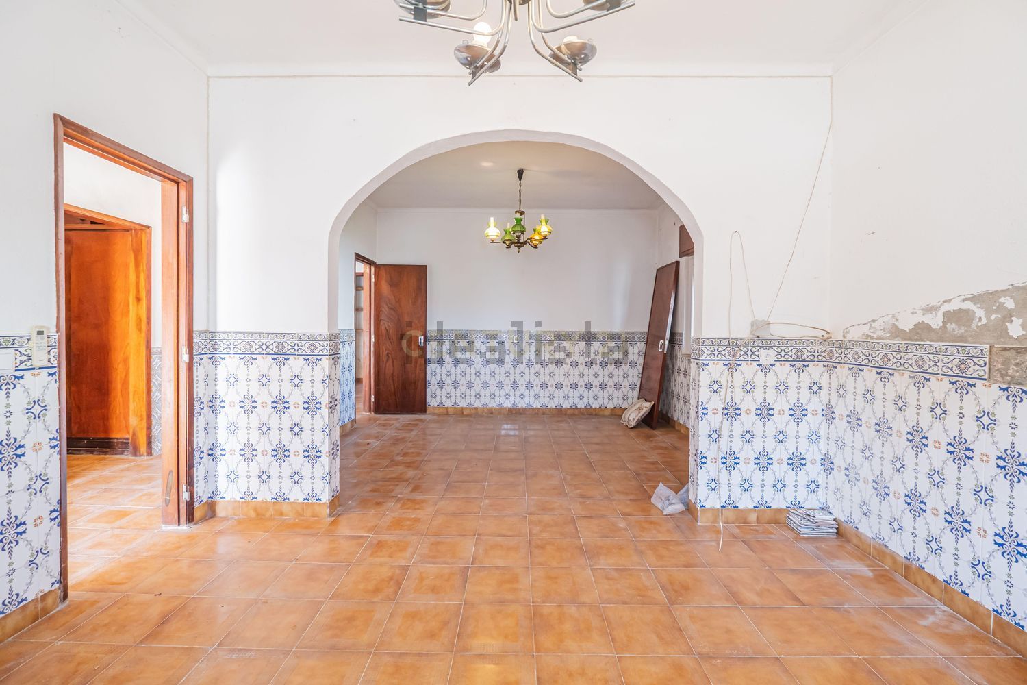 小楼房或独栋别墅出售在Rua General Humberto Delgado, 6 - 照片