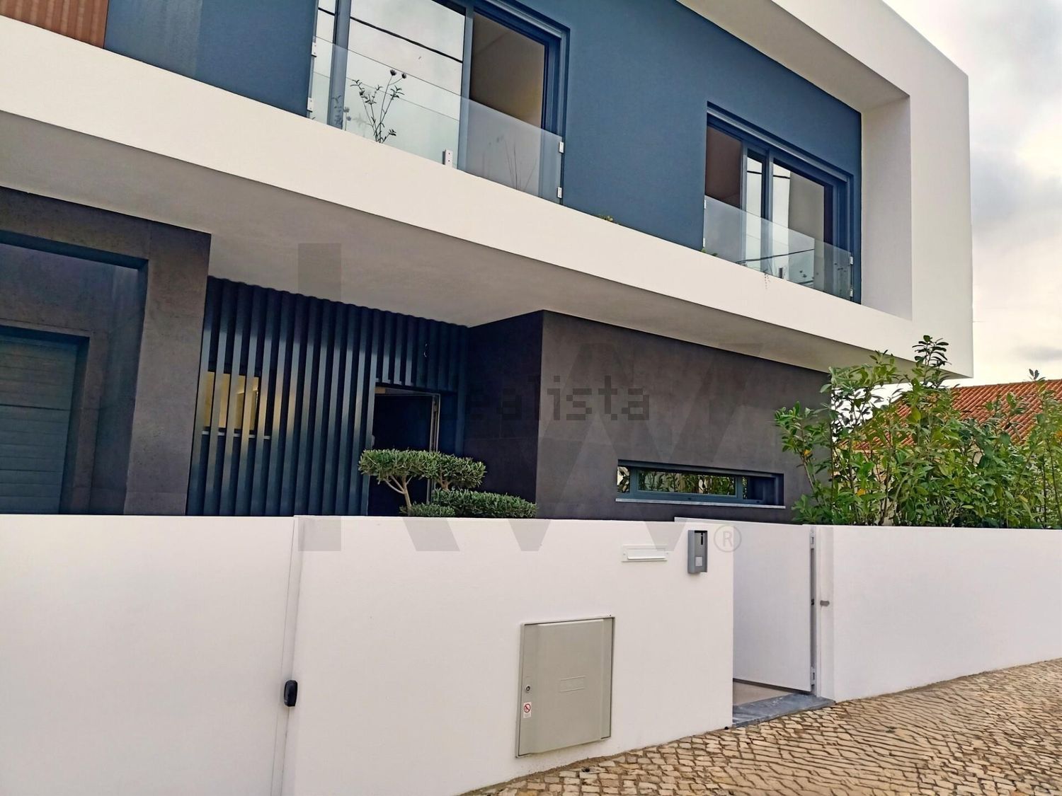 双拼别墅出售在Rua Marechal Craveiro Lopes s/n - 外立面