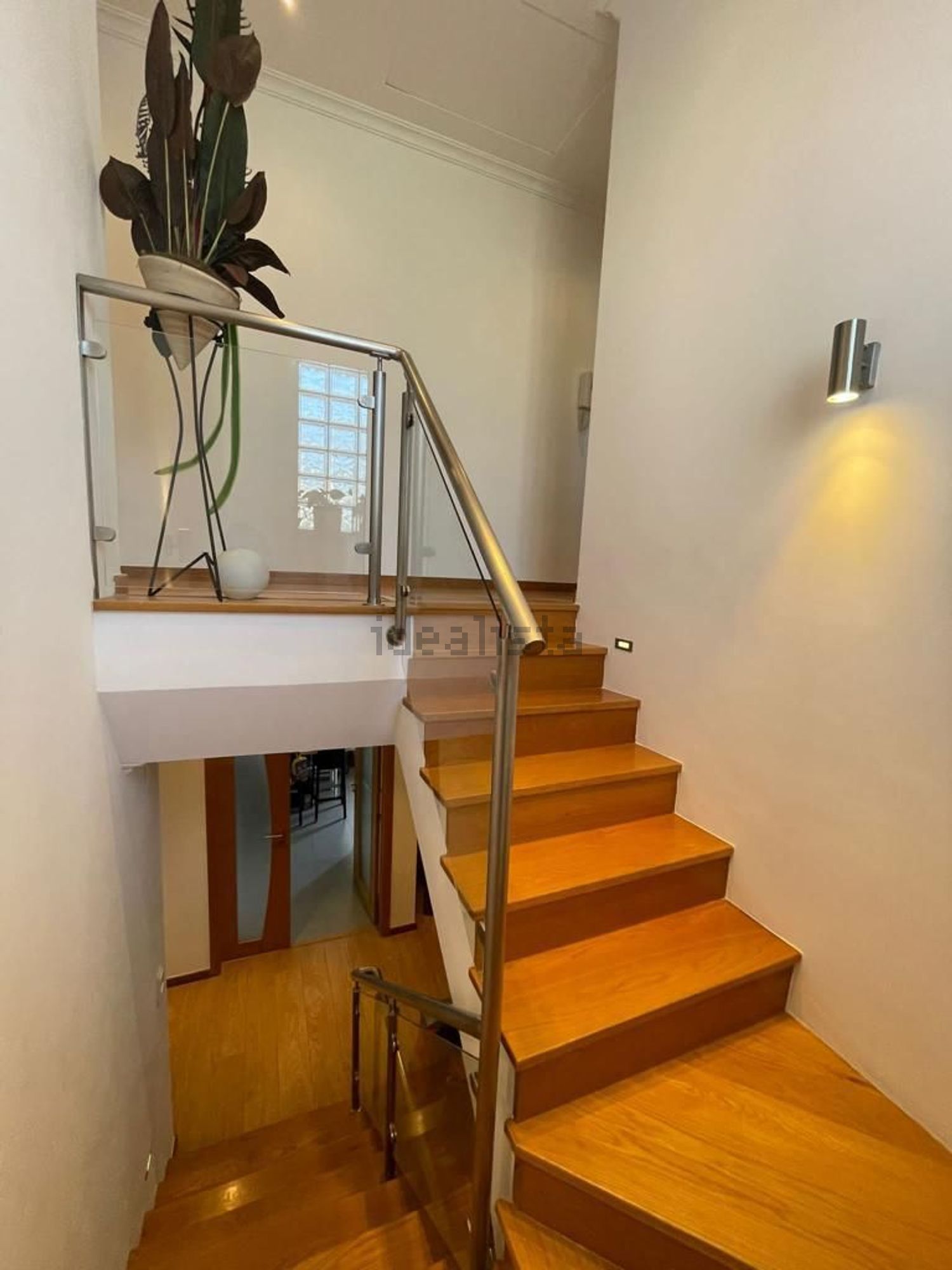 小楼房或独栋别墅出售在Porto Salvo - 楼梯