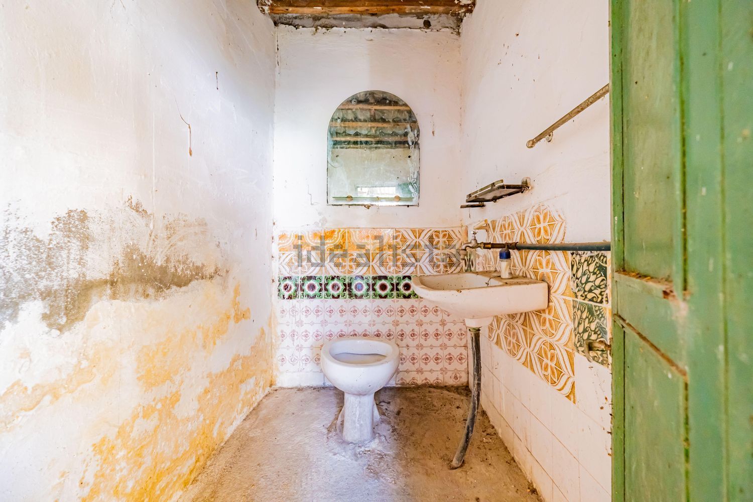 小楼房或独栋别墅出售在Rua General Humberto Delgado, 6 - 卫生间