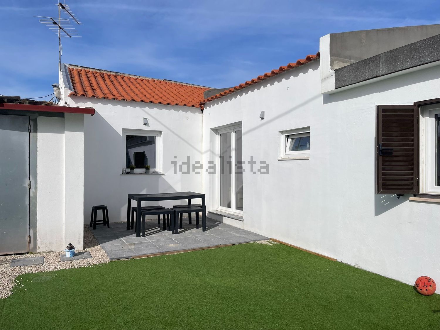 小楼房或独栋别墅出售在Estrada do Peixe, 35 - 外立面