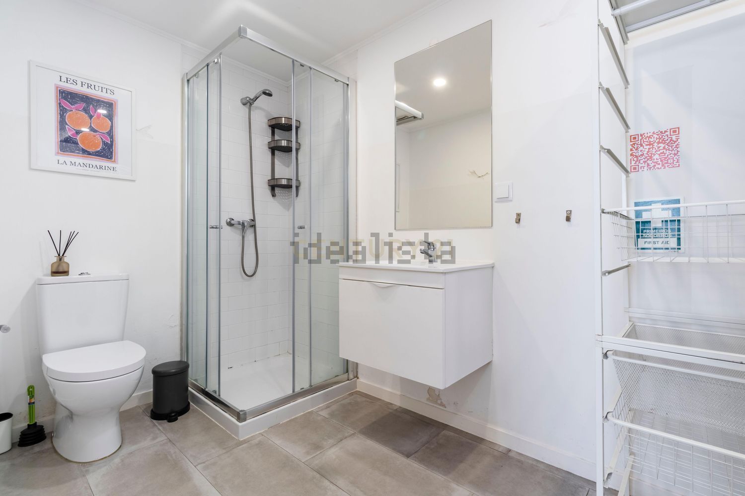 T0（单人公寓）出售在Rua Possidónio da Silva, 130 - 卫生间