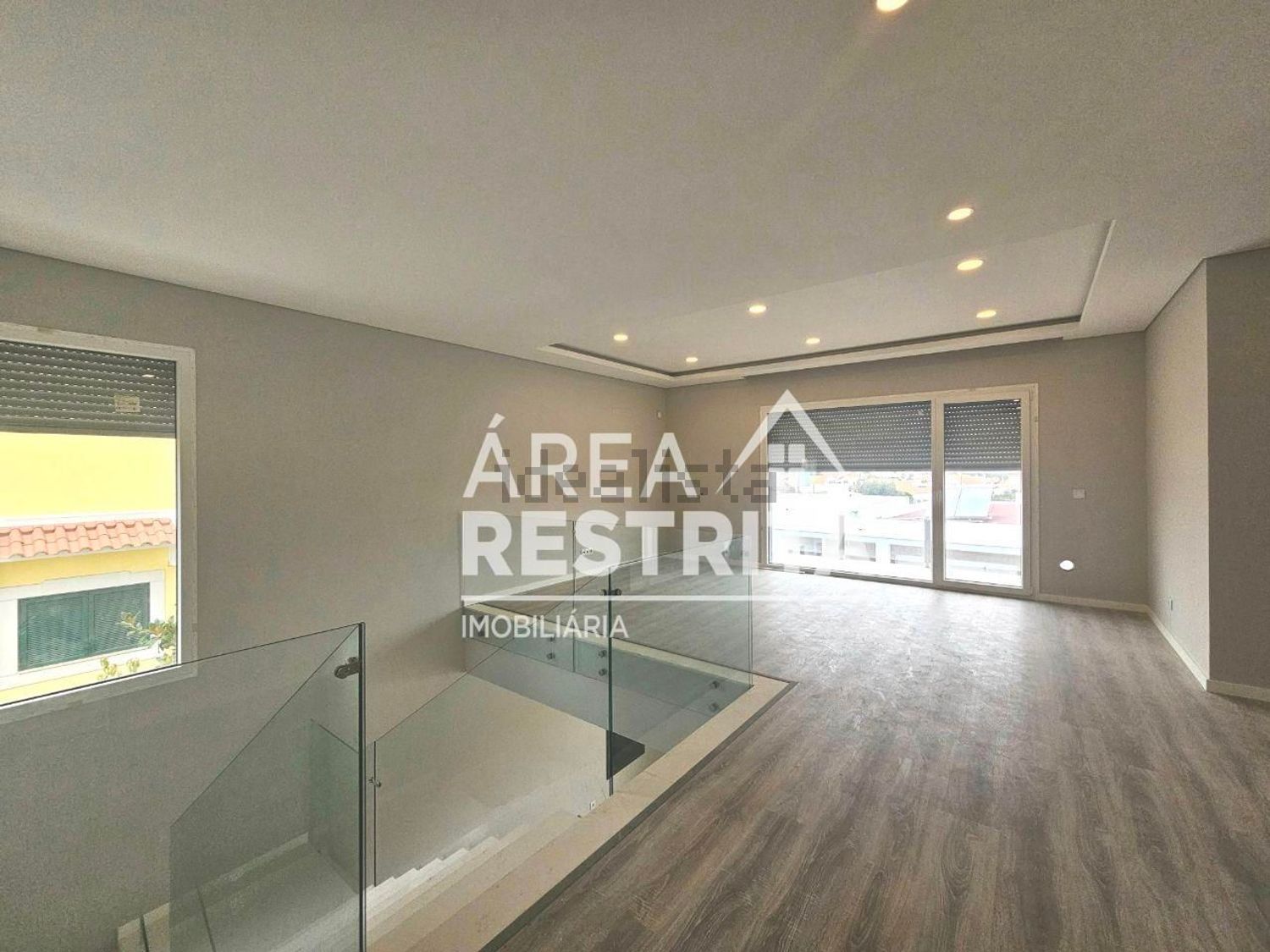 小楼房或独栋别墅出售在Vale de Choupos - Choilo - Galeotas - 前厅