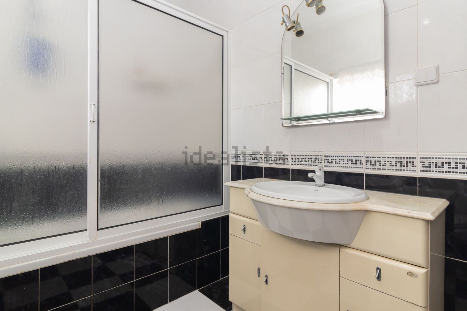 小楼房或独栋别墅出售在Avenida Padre Nabeto - 卫生间