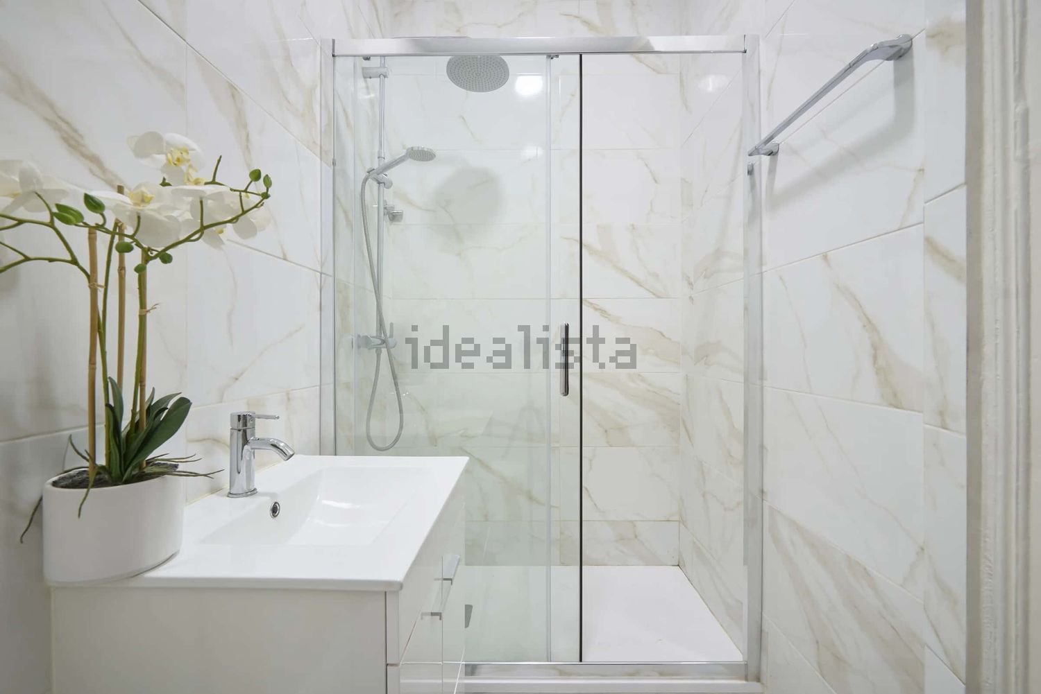 出租房间在Largo Vitorino Damásio, 2 - 卫生间