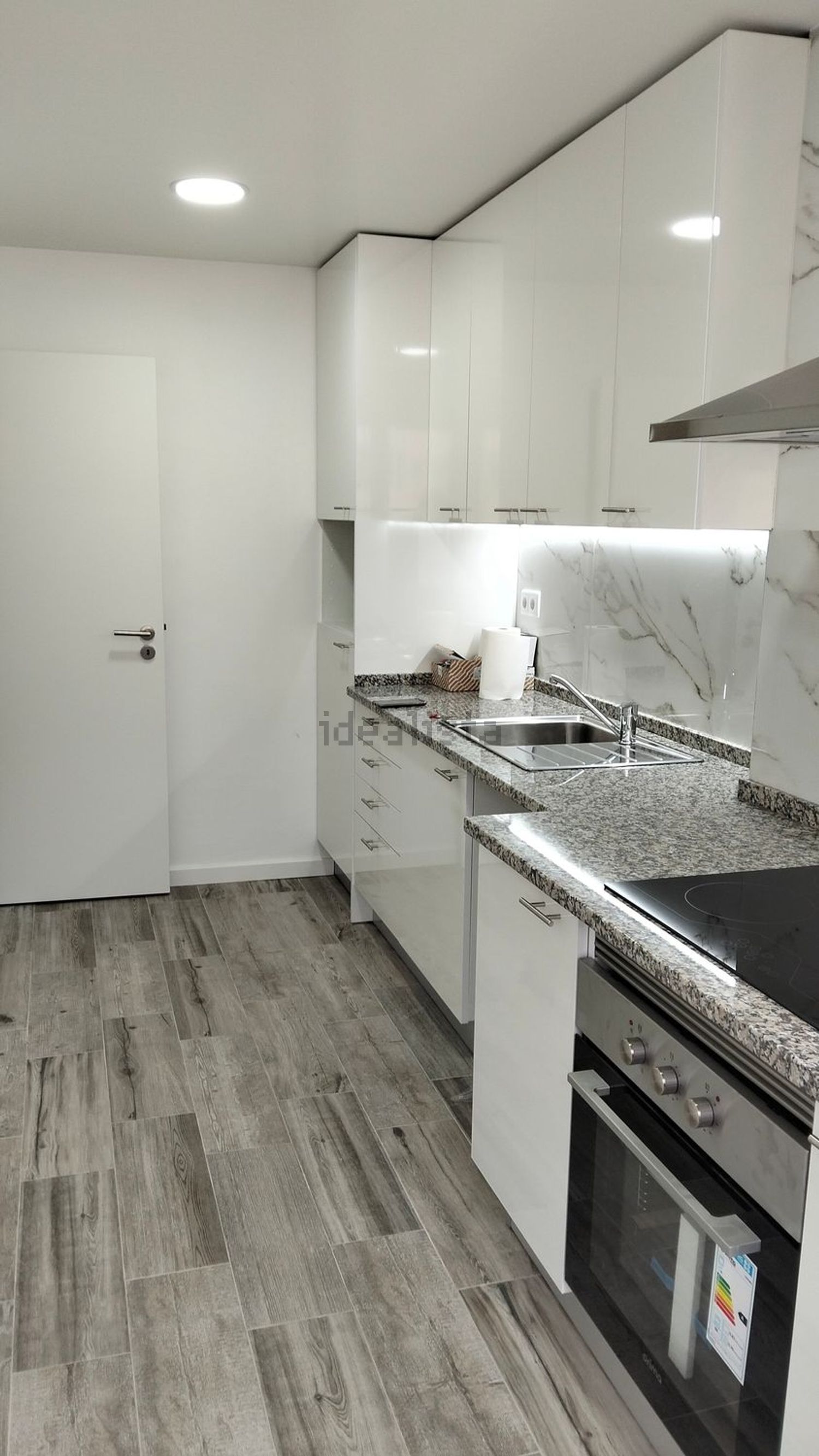 出租公寓 t2在Rua 1º de Maio, 22 - 厨房