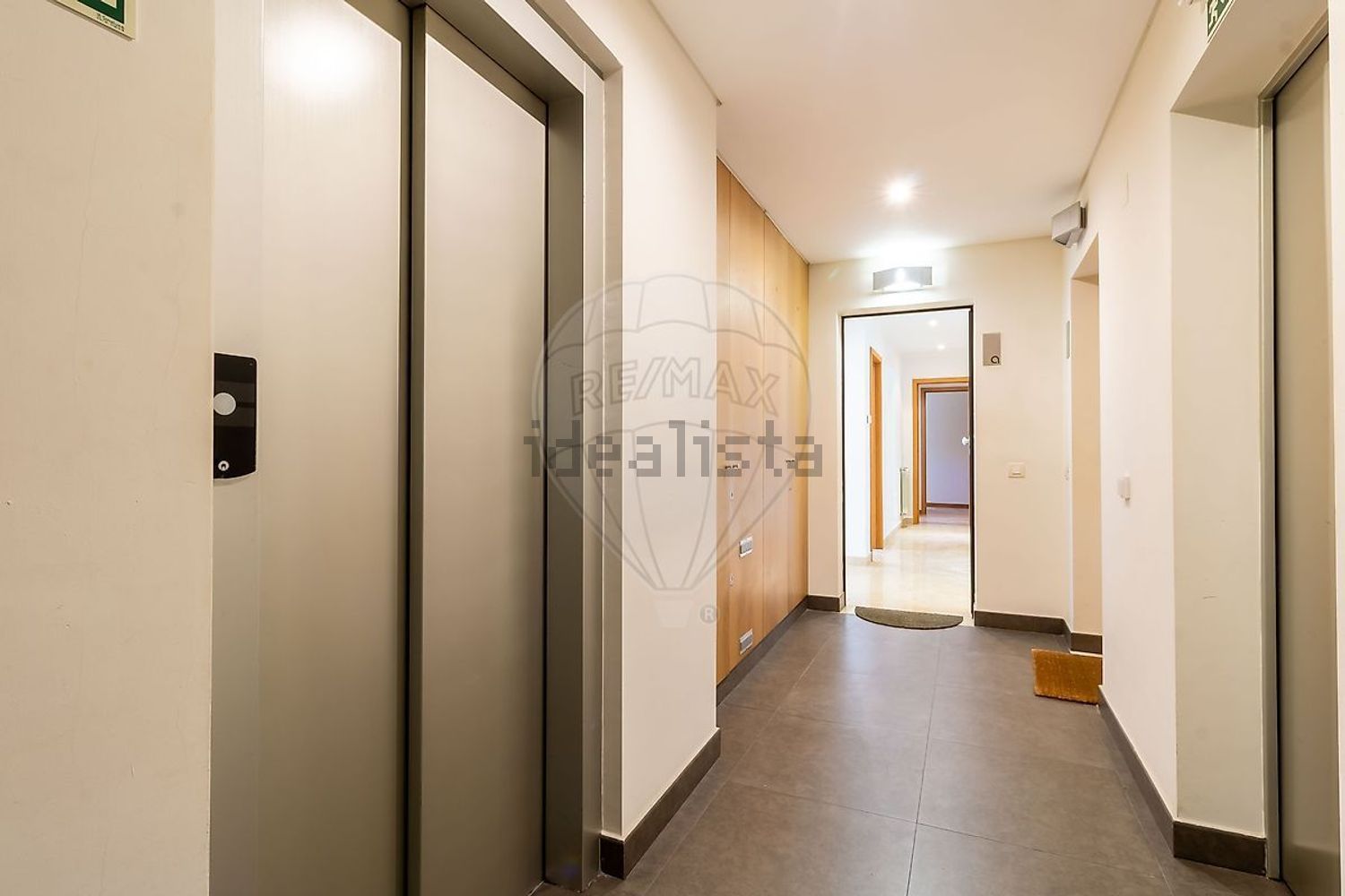 公寓 t2出售在Rua Doutor António Patrício Gouveia - 过道