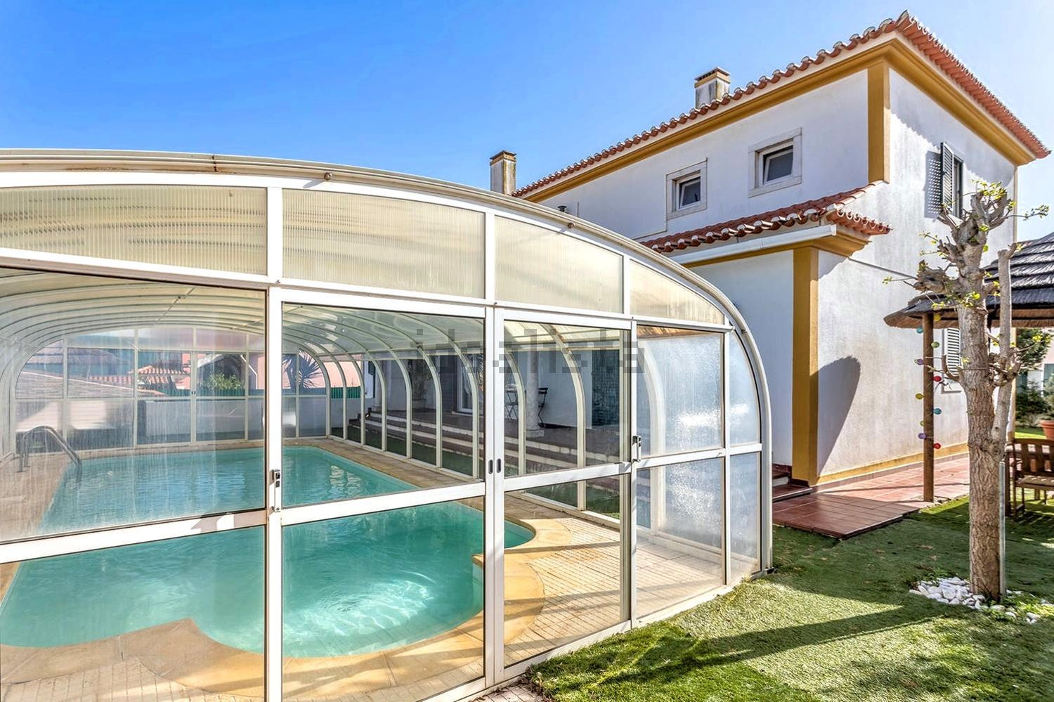 小楼房或独栋别墅出售在Rua dos Pintassilgos, 3 - 游泳池