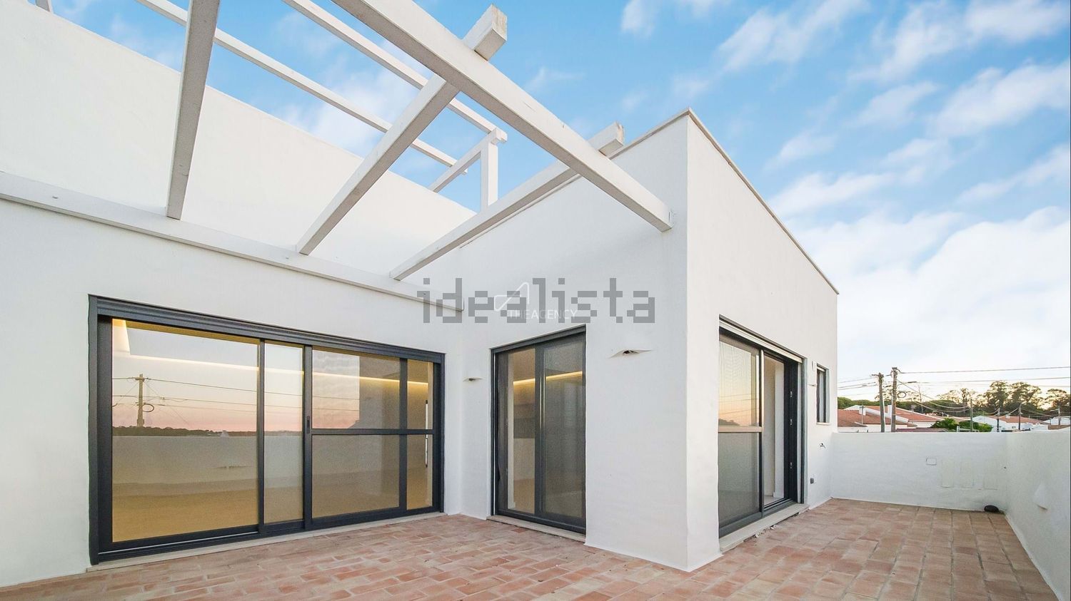 双拼别墅出售在Rua 1º de Maio - 外立面