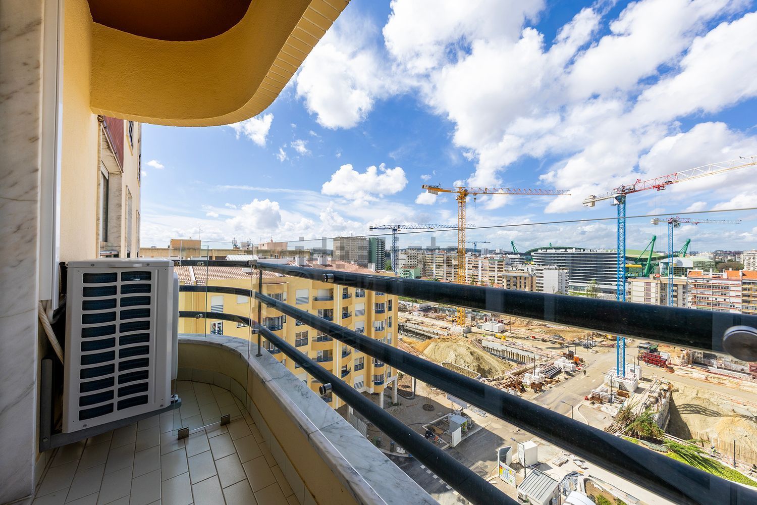 公寓 t4出售在Rua Embaixador Martins Janeira - 露台