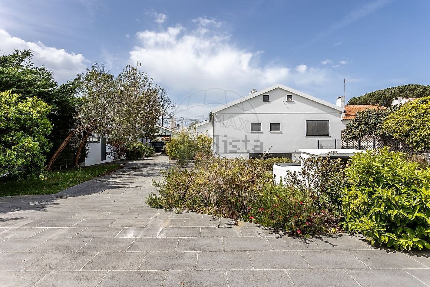 小楼房或独栋别墅出售在Rua Central - 外立面