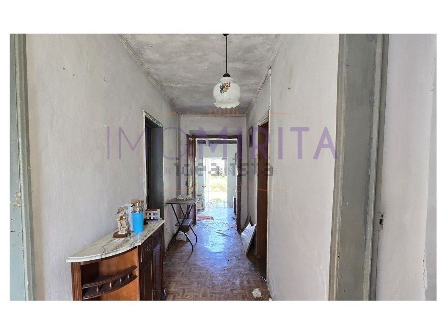 小楼房或独栋别墅出售在Rua do Chafariz - 过道