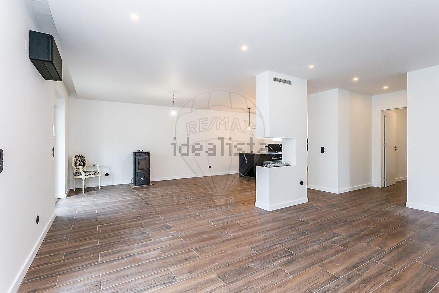 小楼房或独栋别墅出售在Rua Central - 客厅